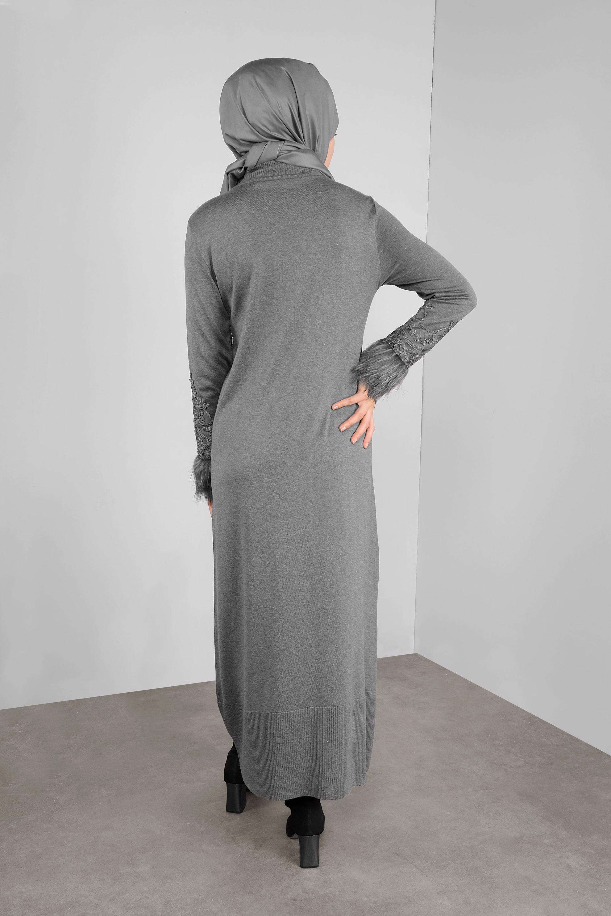 Tesettür giyim GRİ KÜRKLÜ NAKIŞLI TRİKO ELBİSE  41034 