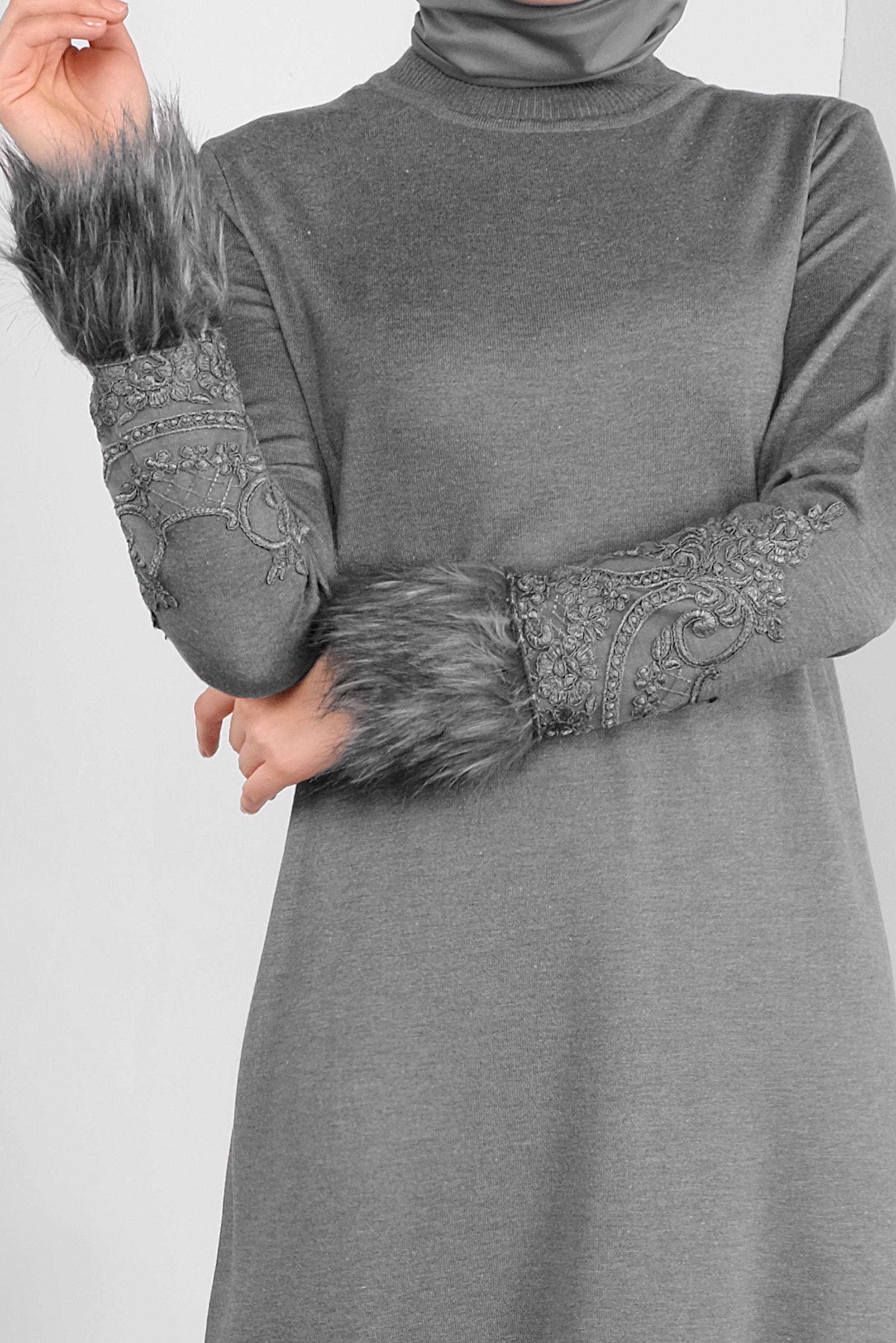 Tesettür giyim GRİ KÜRKLÜ NAKIŞLI TRİKO ELBİSE  41034 