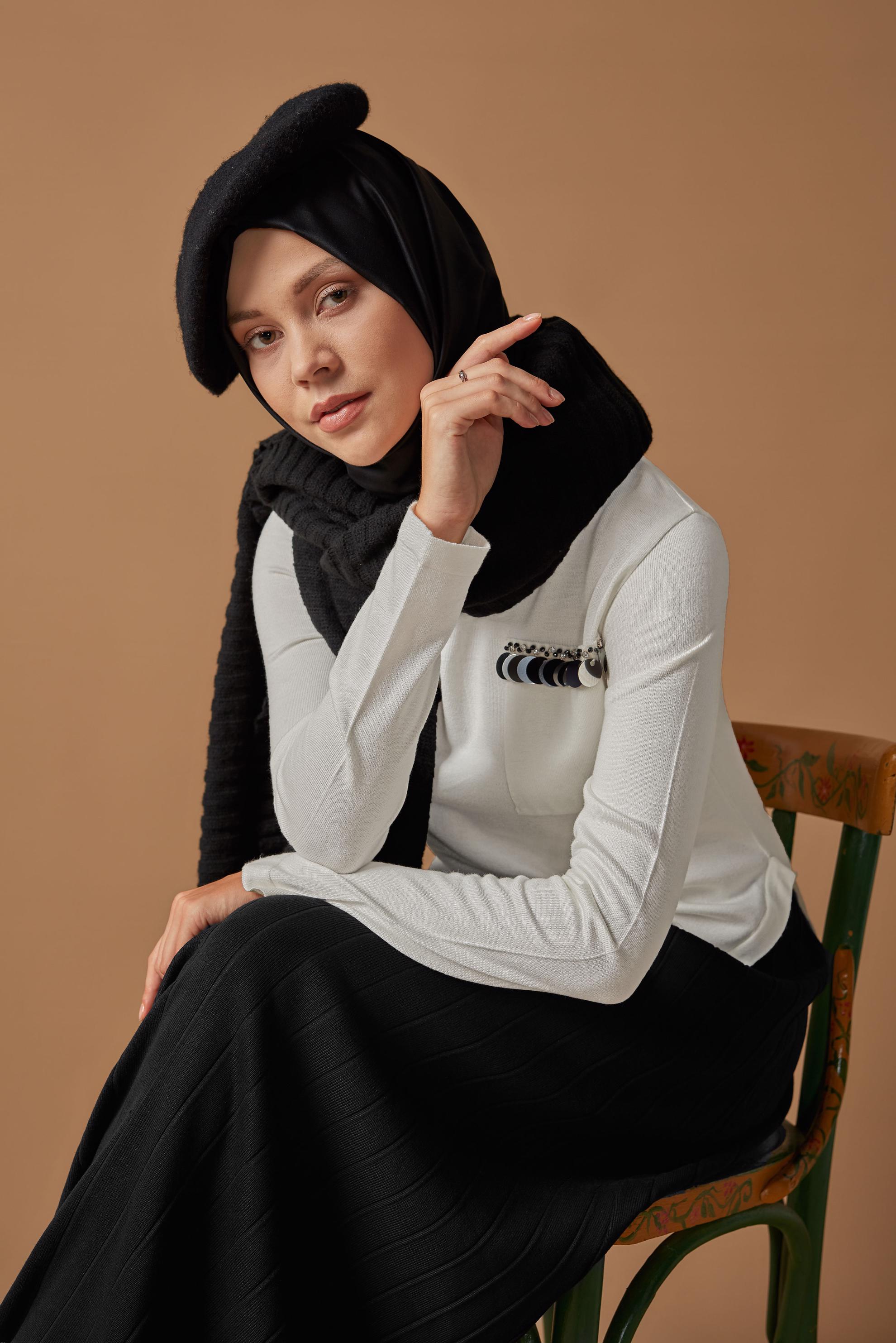 Tesettür giyim BEYAZ PUL VE TAŞ DETAYLI TRİKO ELBİSE 41035