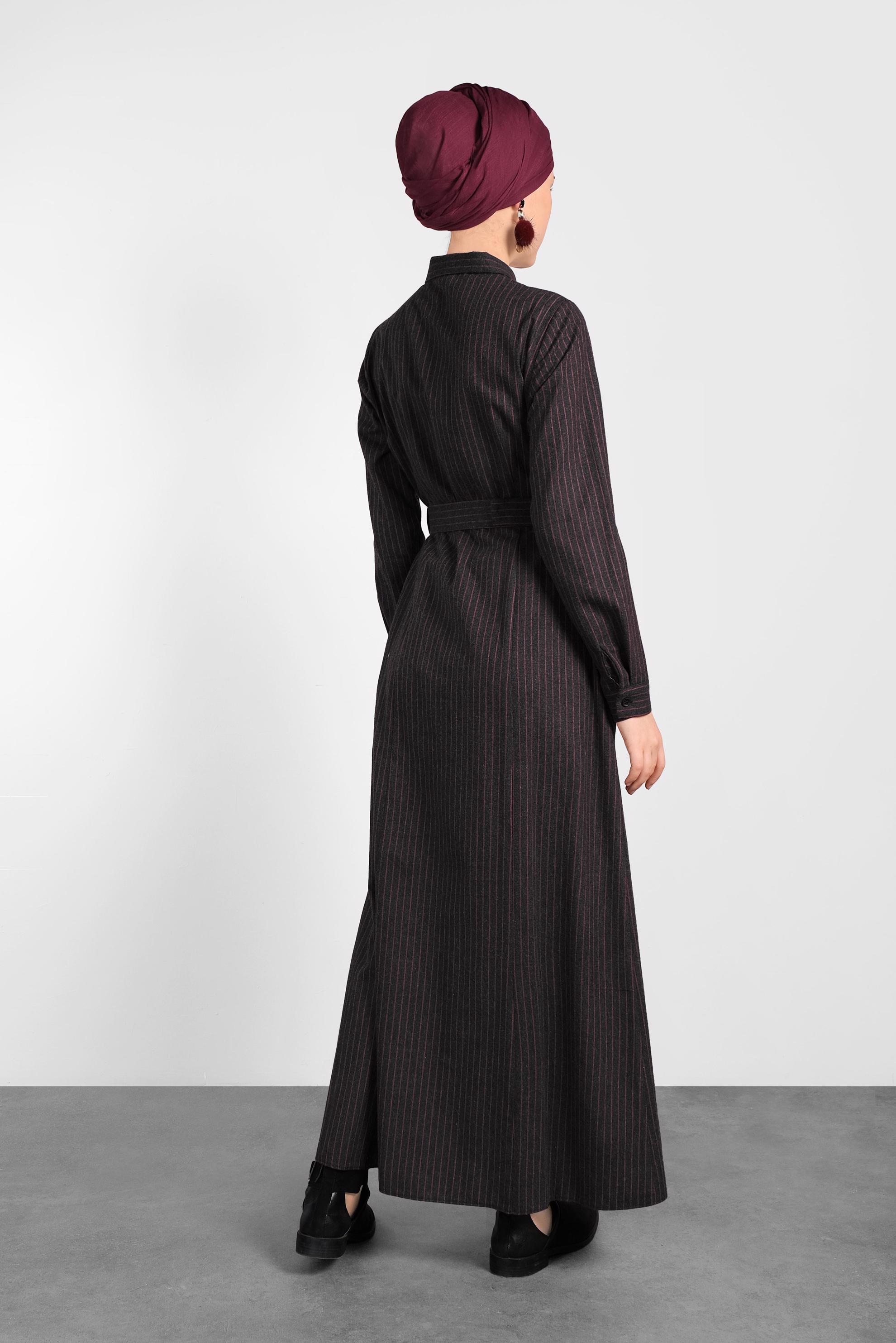 Tesettür giyim SİYAH ÇİZGİ DESENLİ ELBİSE 40198-1