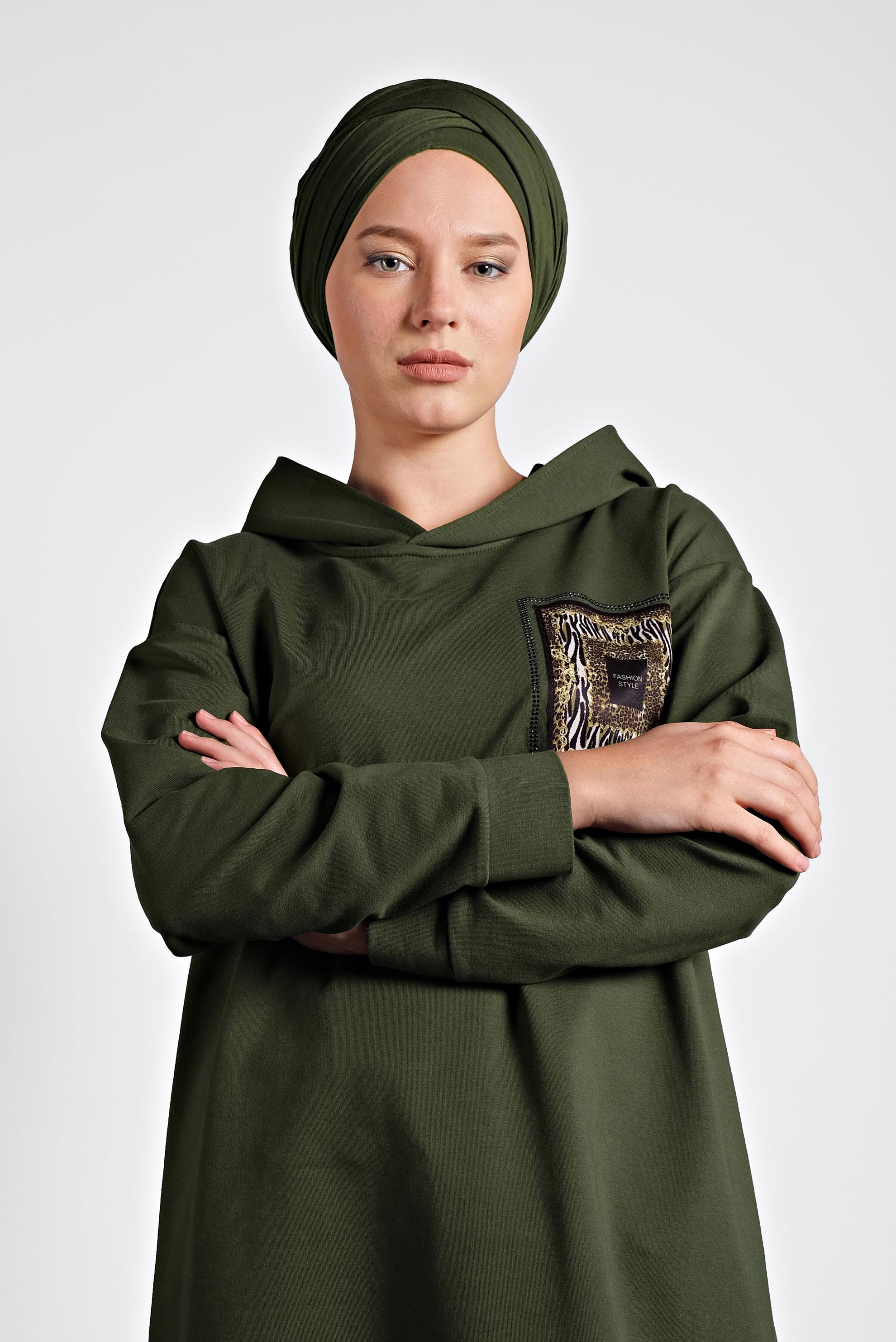 Tesettür giyim HAKİ NAKIŞLI KAPÜŞONLU EŞOFMAN TUNİK 40125 