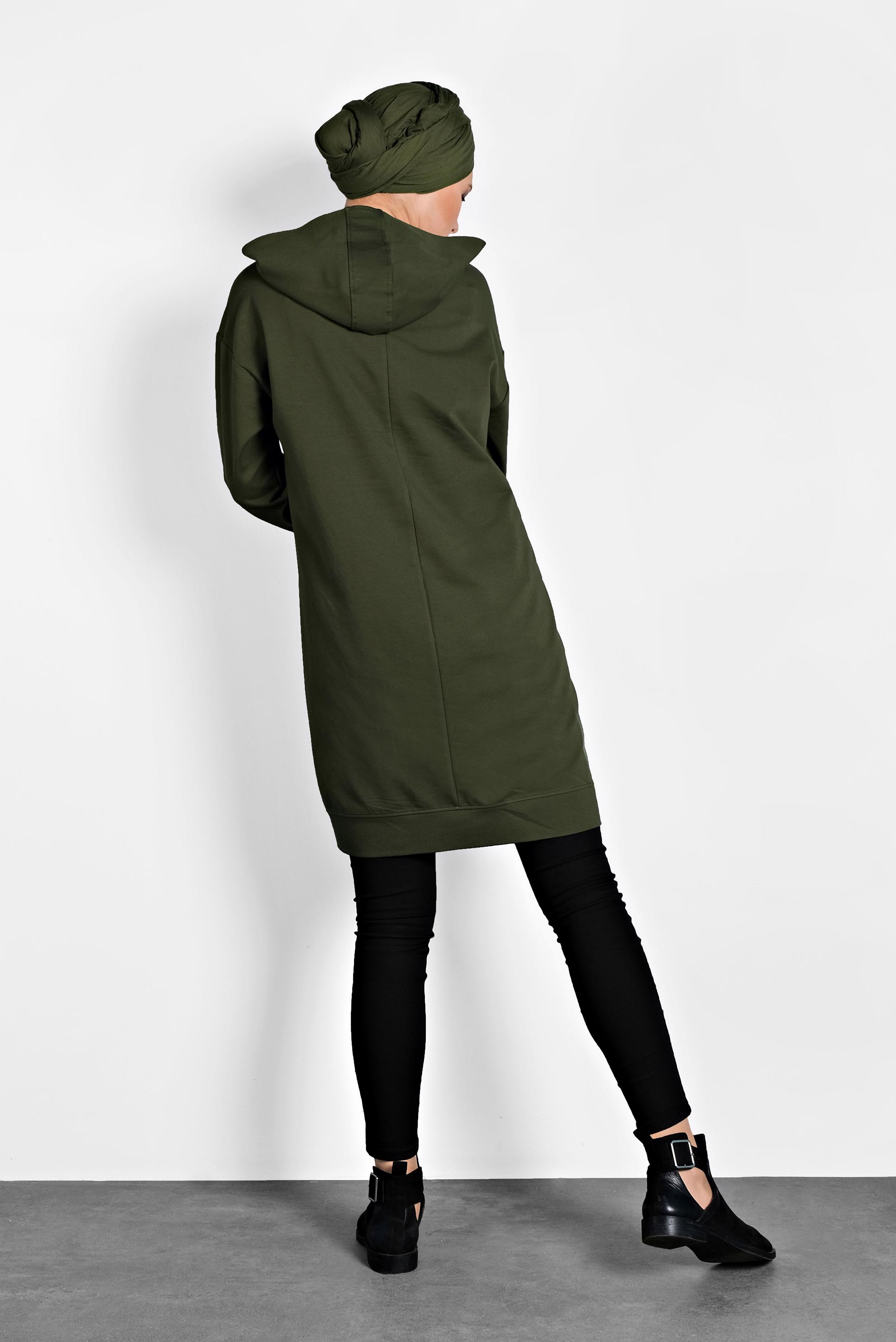 Tesettür giyim HAKİ NAKIŞLI KAPÜŞONLU EŞOFMAN TUNİK 40125 