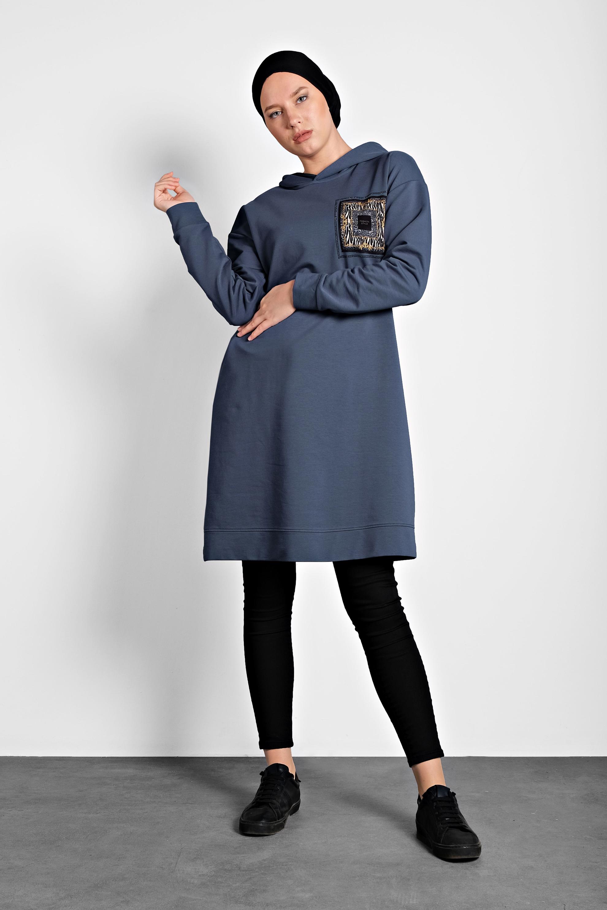 Tesettür giyim LACİVERT NAKIŞLI KAPÜŞONLU EŞOFMAN TUNİK 40125 