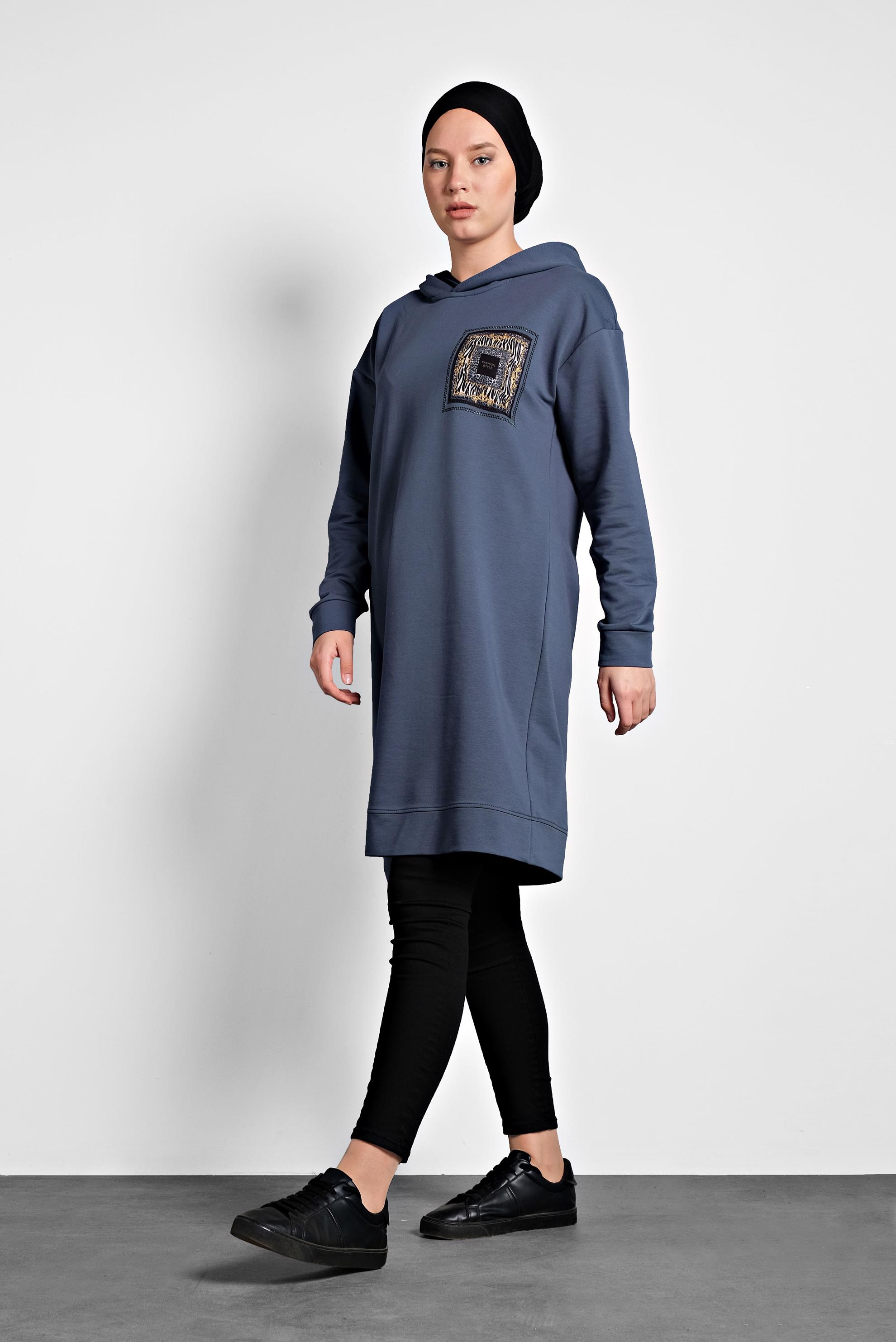 Tesettür giyim LACİVERT NAKIŞLI KAPÜŞONLU EŞOFMAN TUNİK 40125 