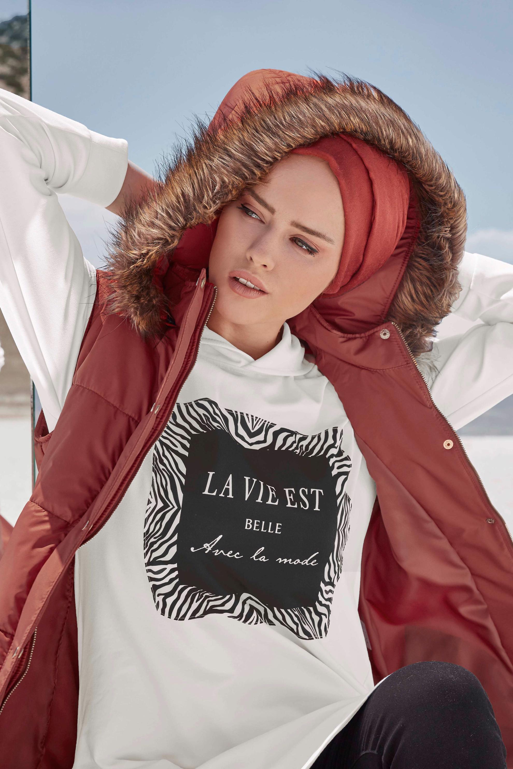 Tesettür giyim BEYAZ ÖNÜ BASKILI KAPÜŞONLU  EŞOFMAN TUNİK 40163 