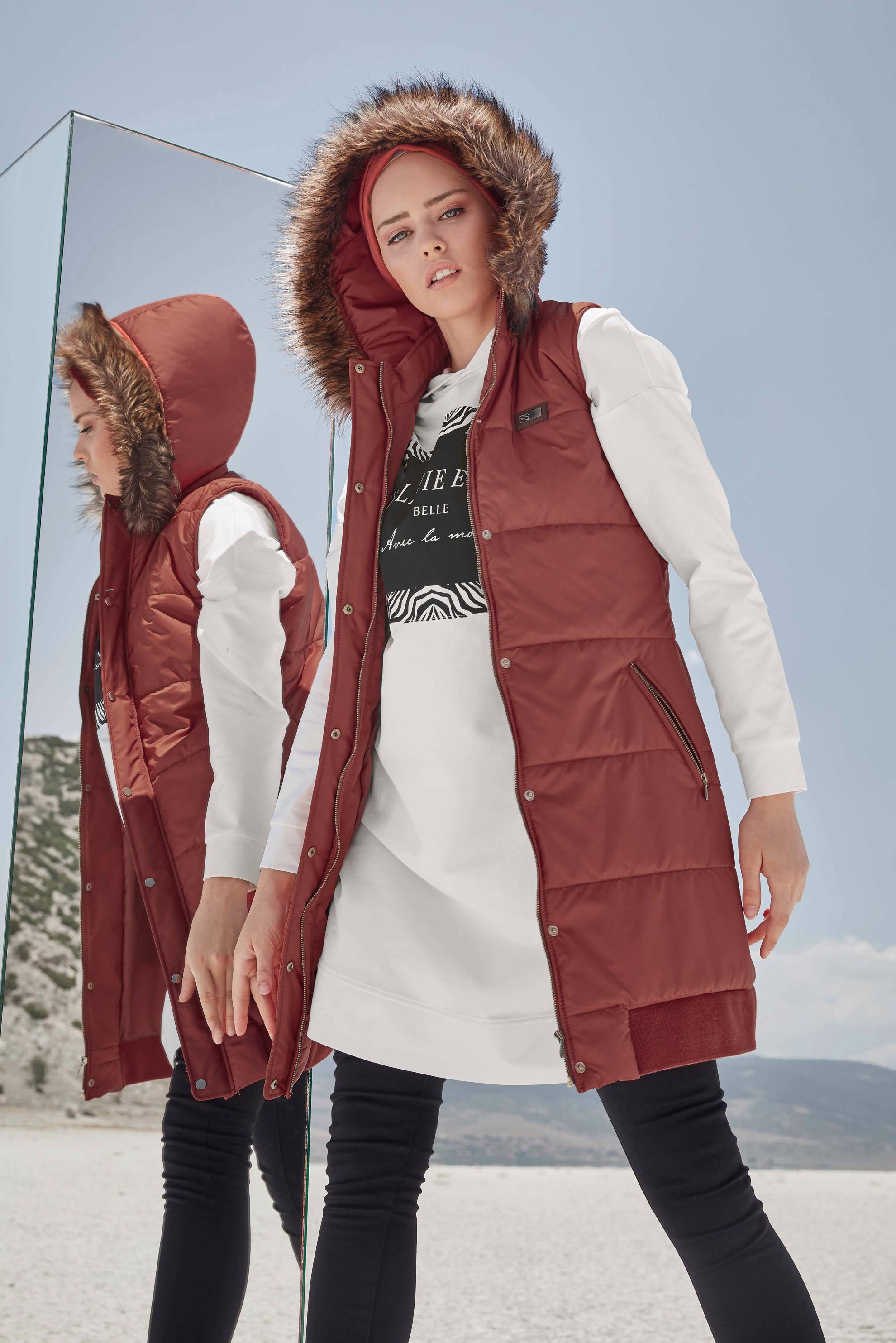 Tesettür giyim BEYAZ ÖNÜ BASKILI KAPÜŞONLU  EŞOFMAN TUNİK 40163 