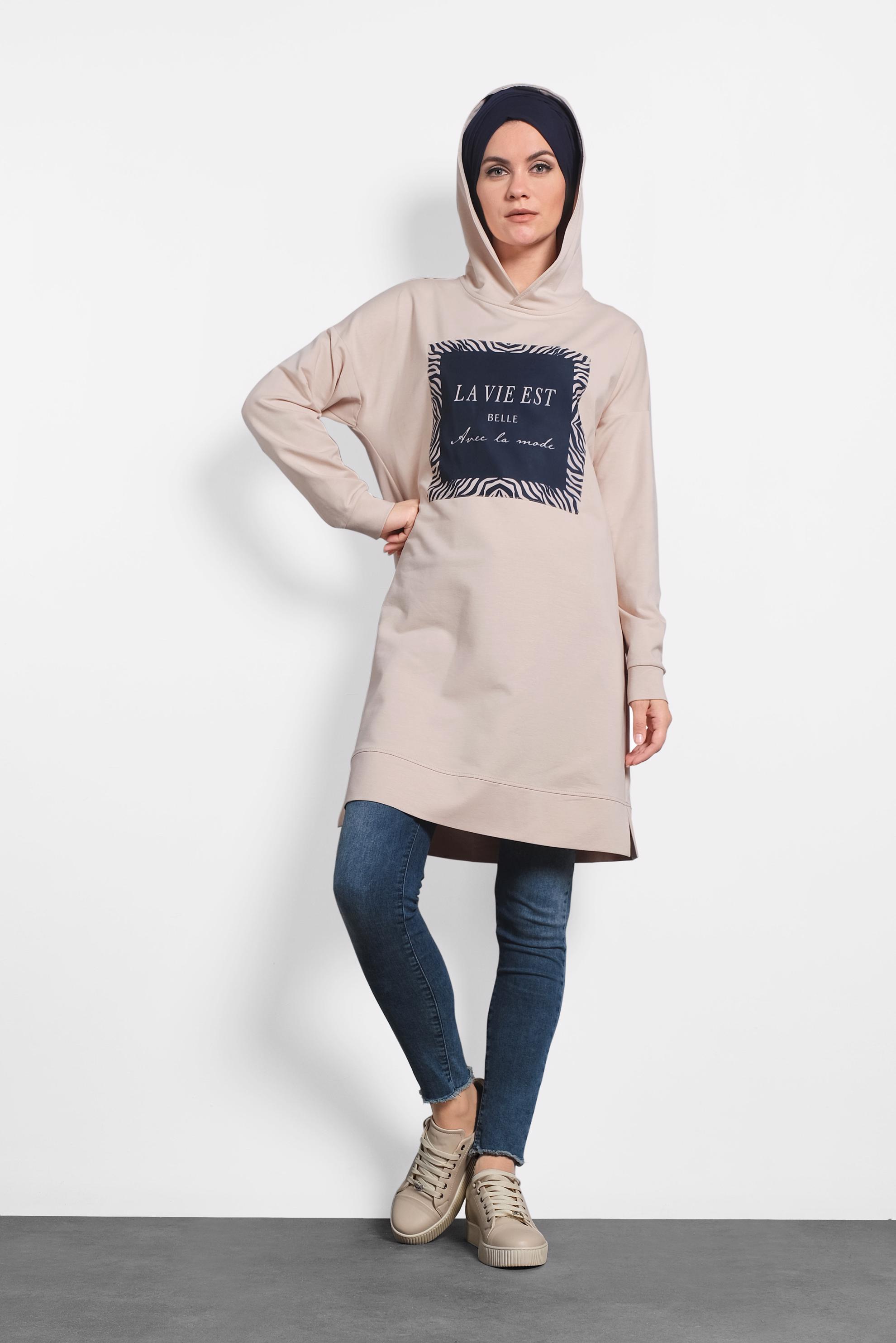 Tesettür giyim BEJ ÖNÜ BASKILI KAPÜŞONLU  EŞOFMAN TUNİK 40163 