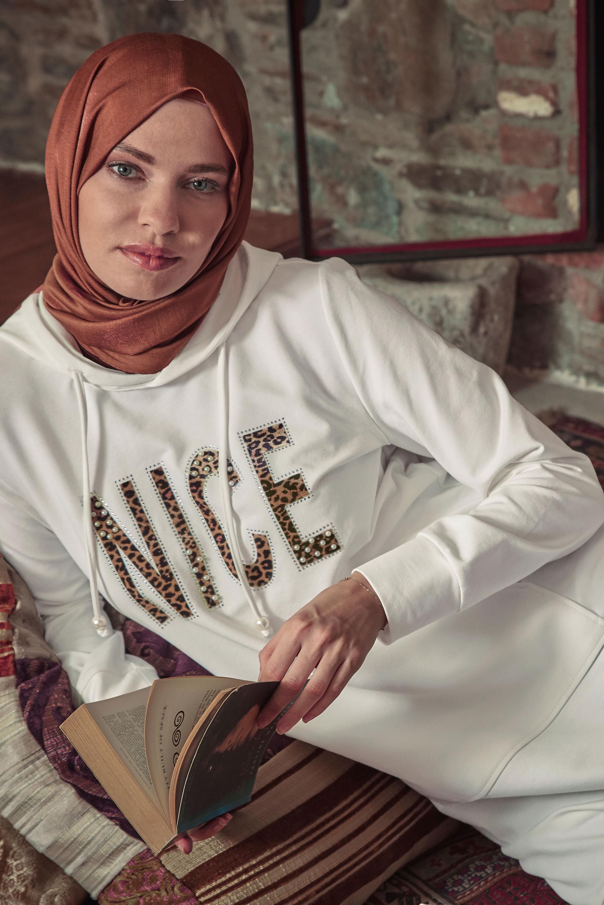 Tesettür giyim BEYAZ KAPÜŞONLU EŞOFMAN TUNİK 41102 