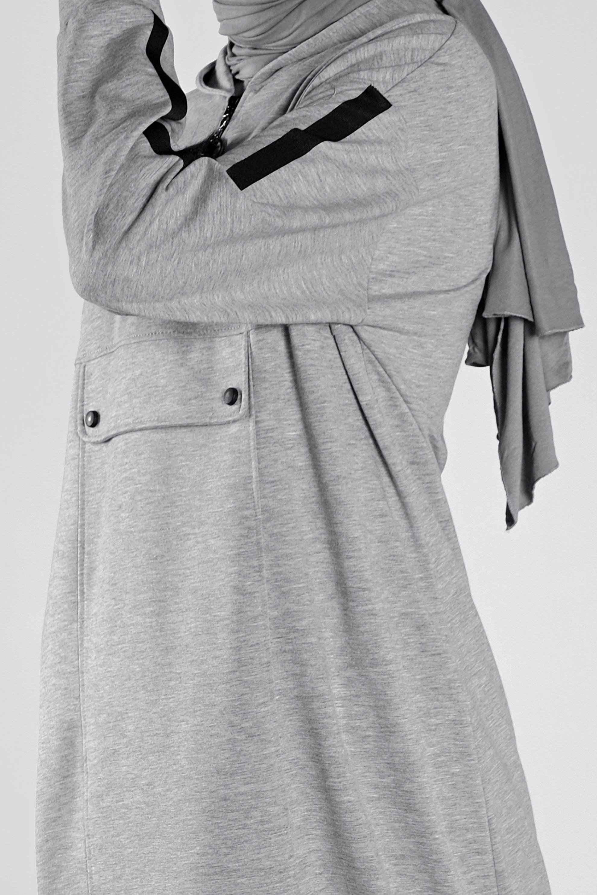 Tesettür giyim GRİ CEPLİ KOLLARI ŞERİTLİ  EŞOFMAN TUNİK  41105 