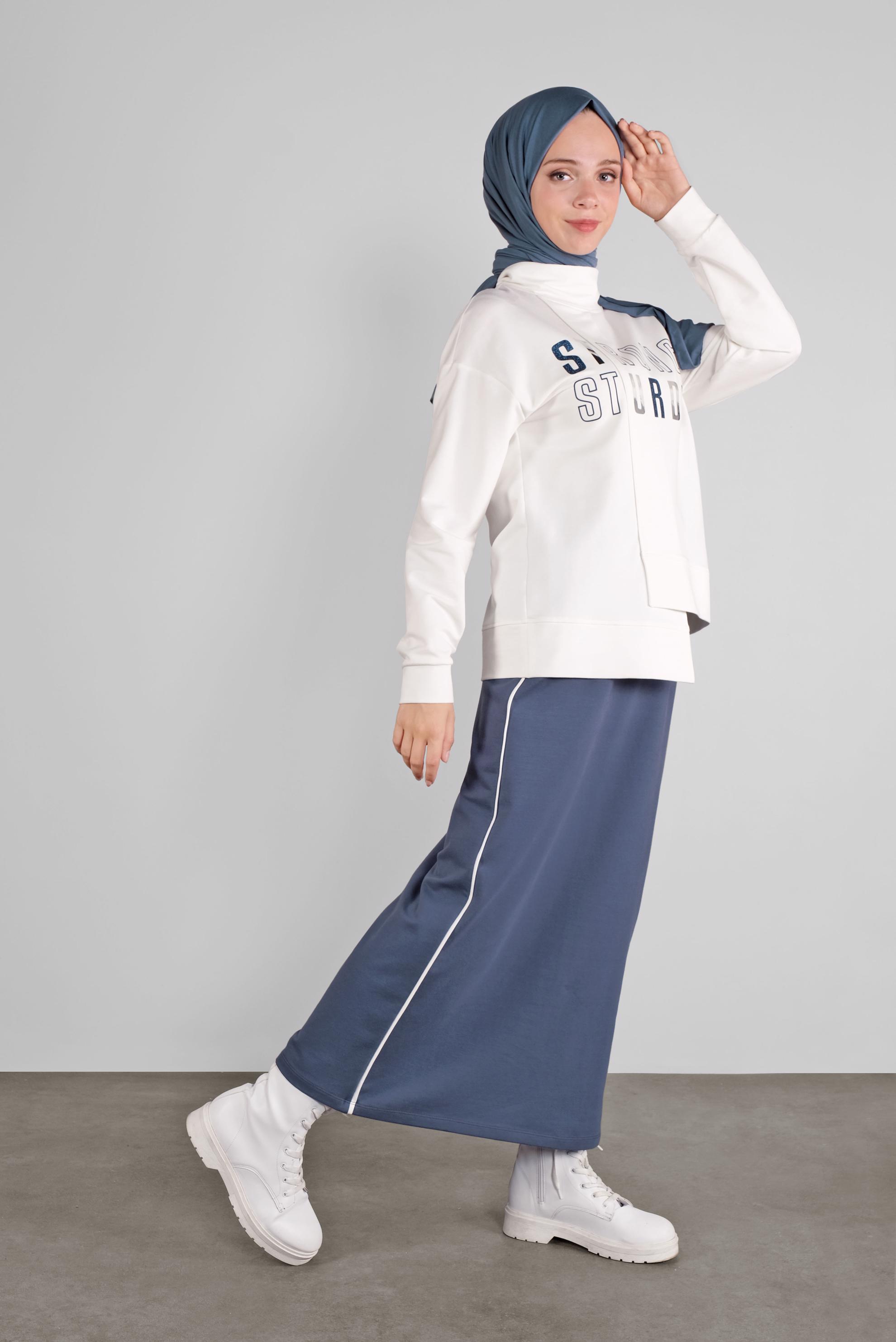 Tesettür giyim MAVİ ASİMETRİK KESİM YAZI BASKILI İKİLİ ETEKLİ EŞOFMAN TAKIM 41203