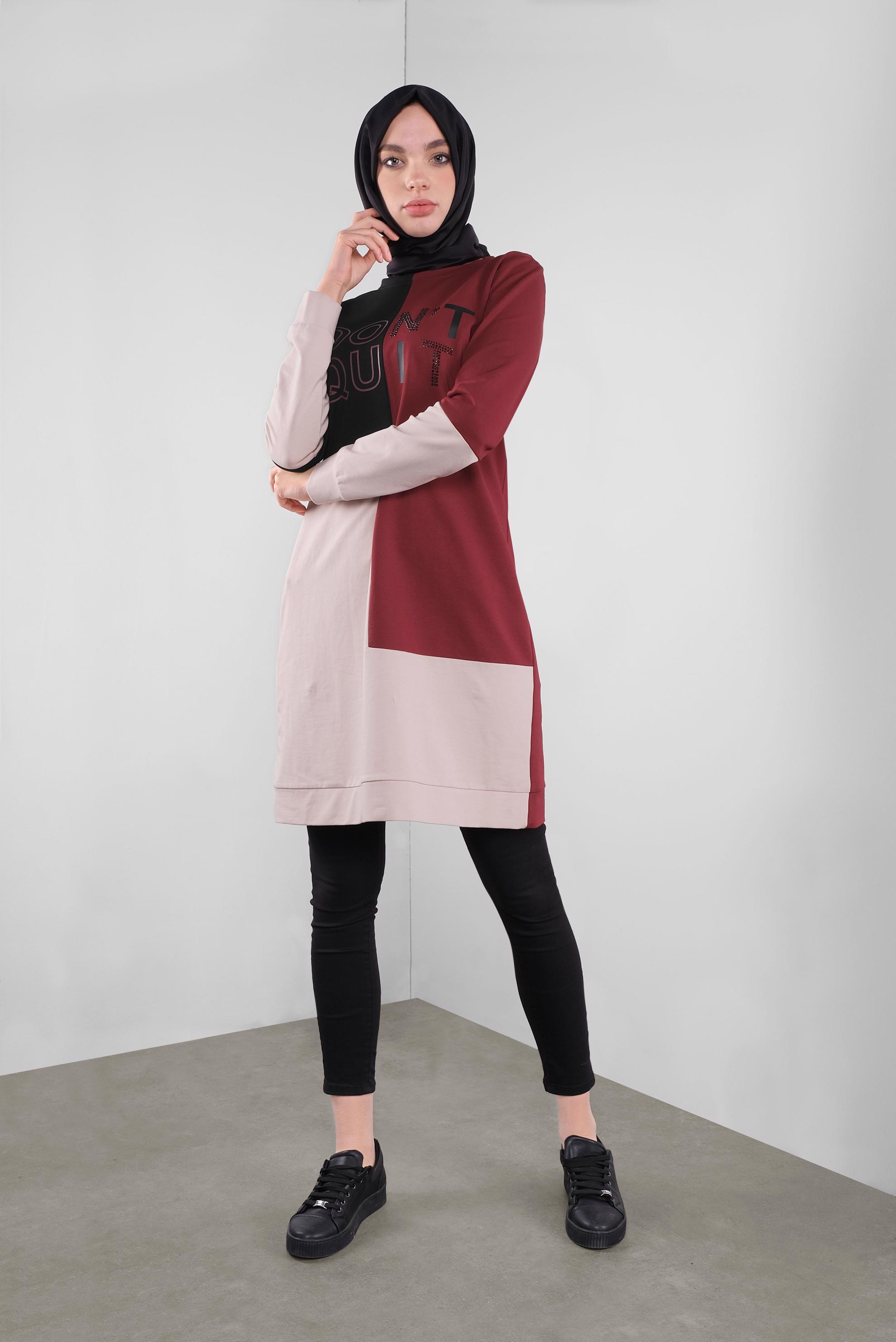 Tesettür giyim BORDO YAZI BASKILI RENKLİ EŞOFMAN TUNİK 41206