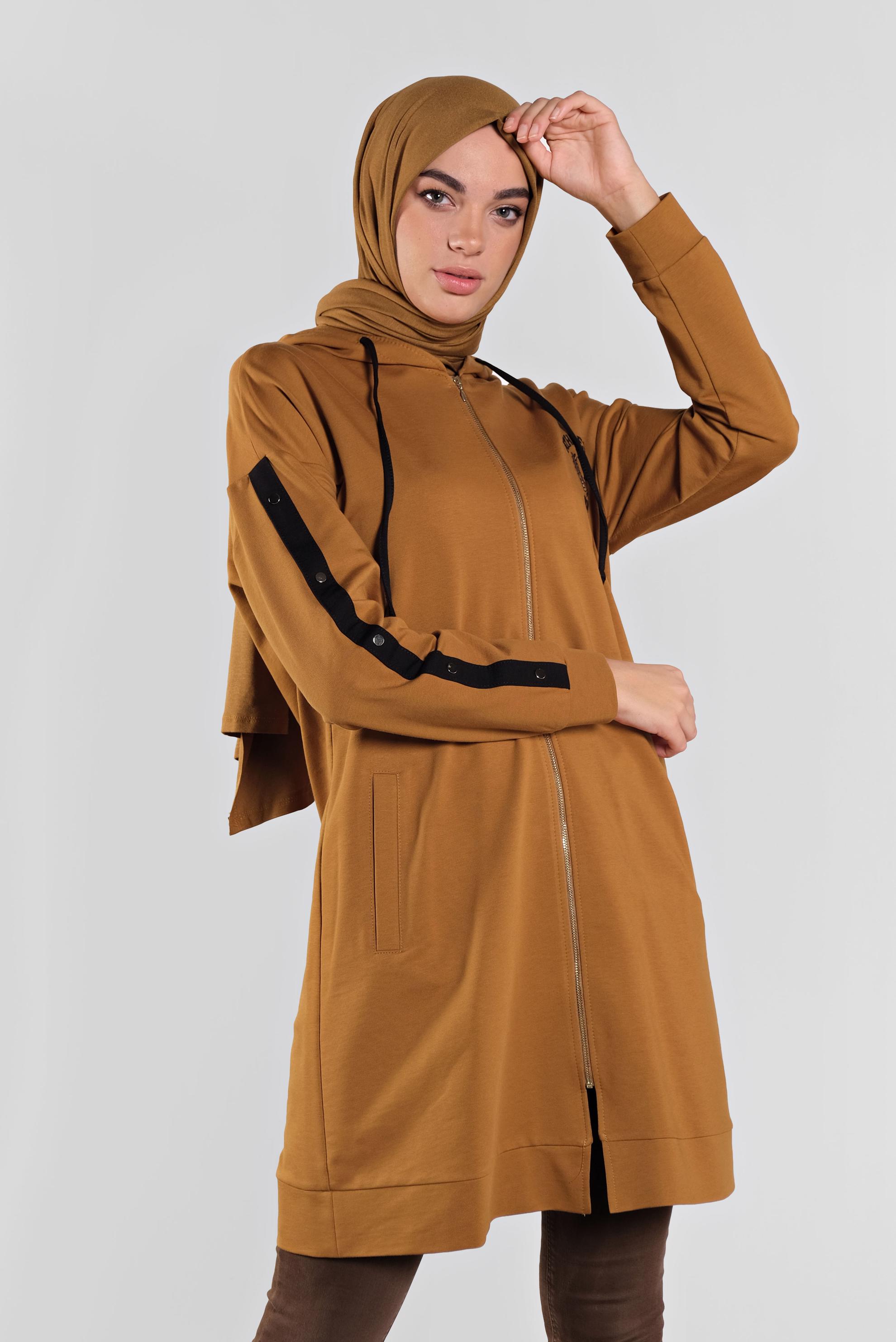 Tesettür giyim SARI NAKIŞ VE ŞERİT DETAYLI PAMUKLU EŞOFMAN TUNİK 41274