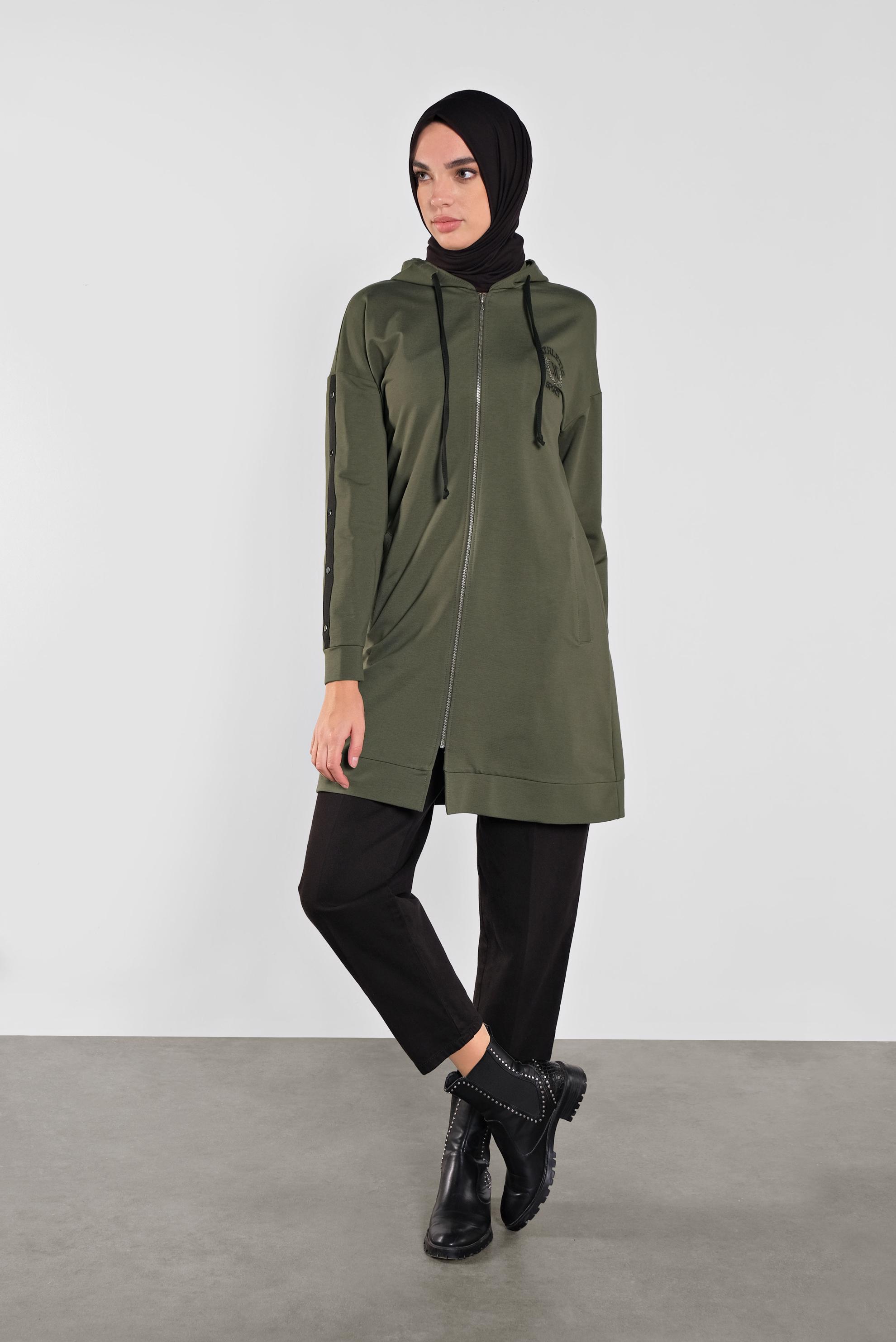 Tesettür giyim HAKİ NAKIŞ VE ŞERİT DETAYLI PAMUKLU EŞOFMAN TUNİK 41274