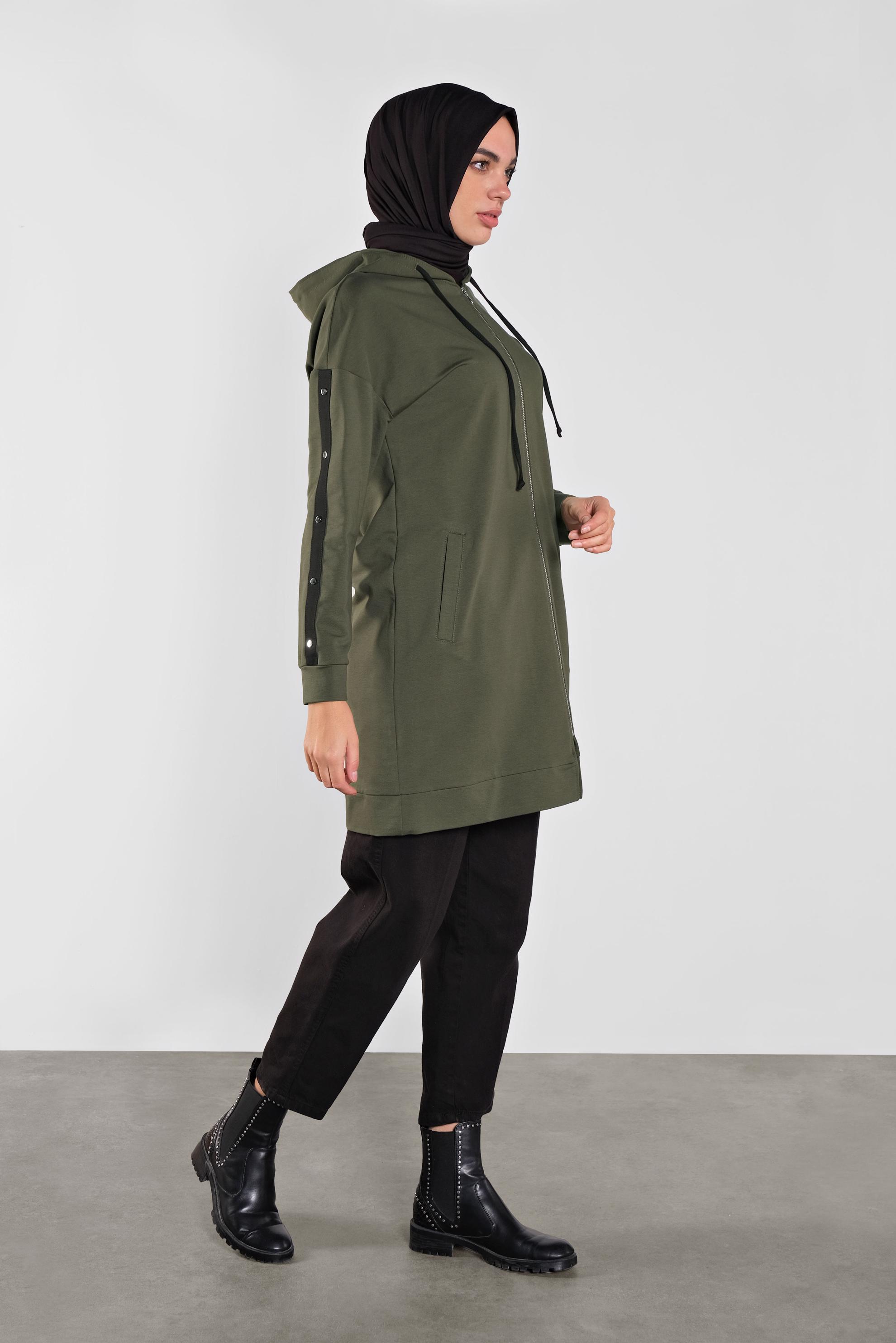 Tesettür giyim HAKİ NAKIŞ VE ŞERİT DETAYLI PAMUKLU EŞOFMAN TUNİK 41274