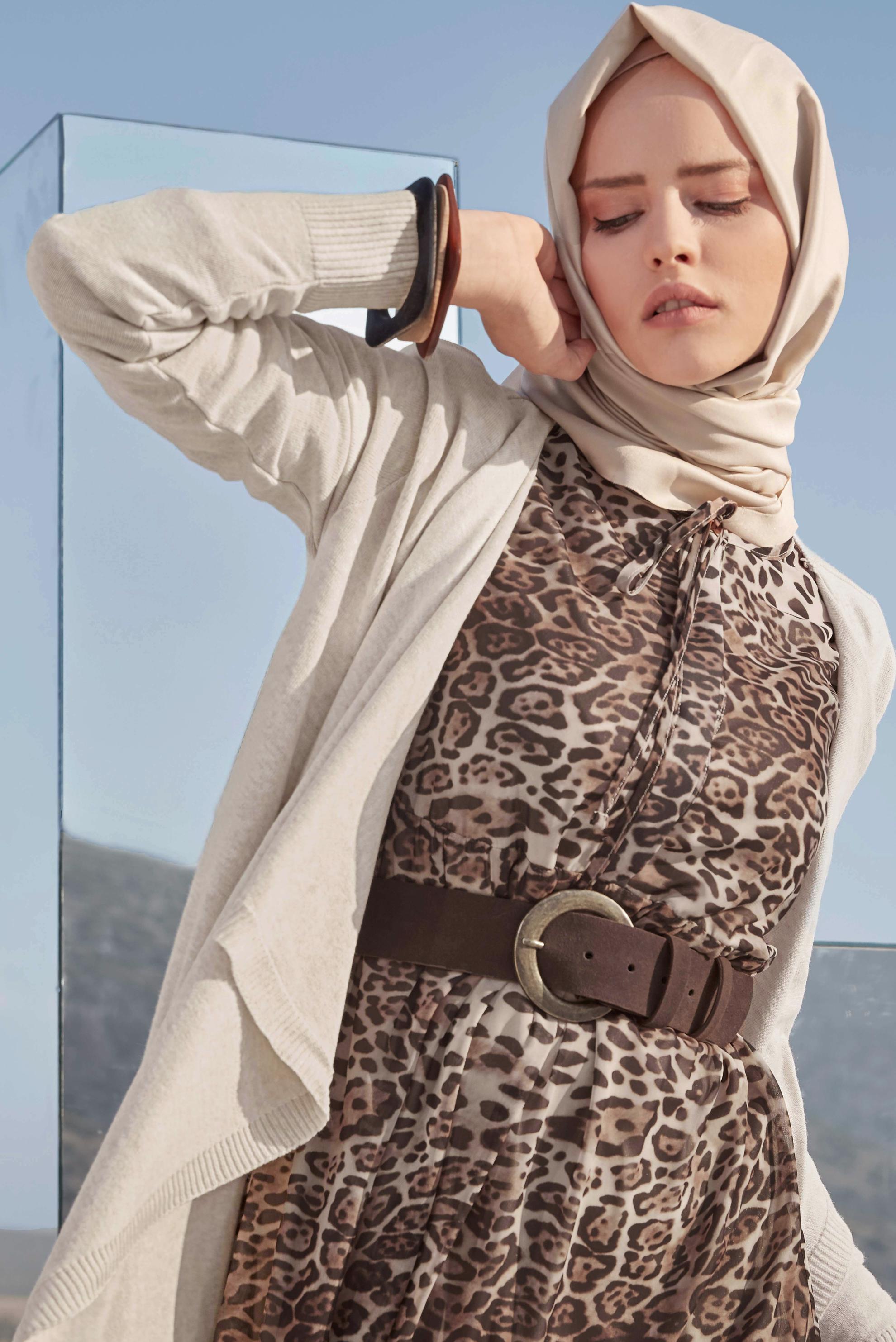 Tesettür giyim BEJ ASİMETRİK KESİM TRİKO HIRKA 40036 