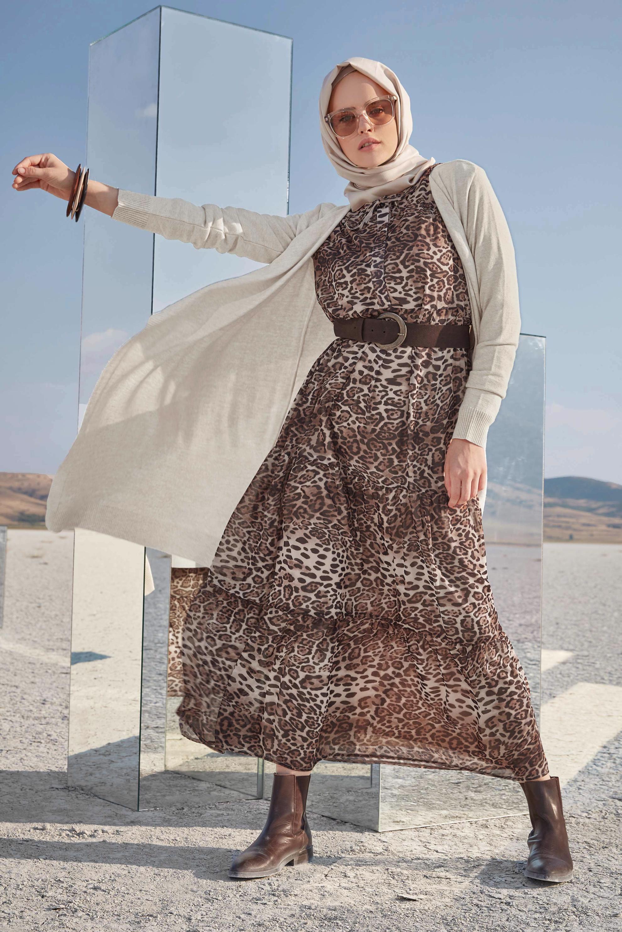 Tesettür giyim BEJ ASİMETRİK KESİM TRİKO HIRKA 40036 