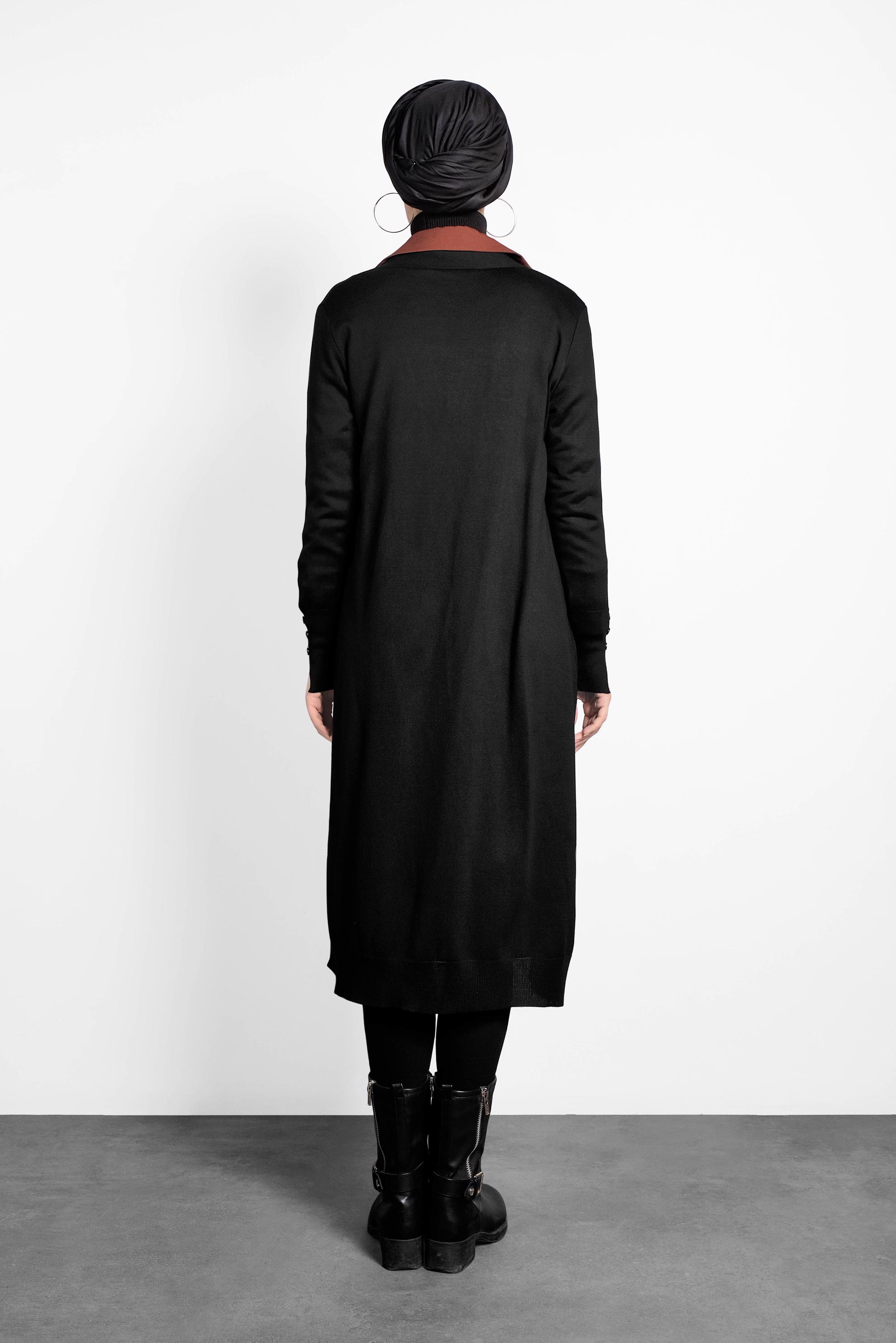 Tesettür giyim SİYAH MANŞETLERİ DÜĞMELİ CEPLİ TRİKO HIRKA 40044 