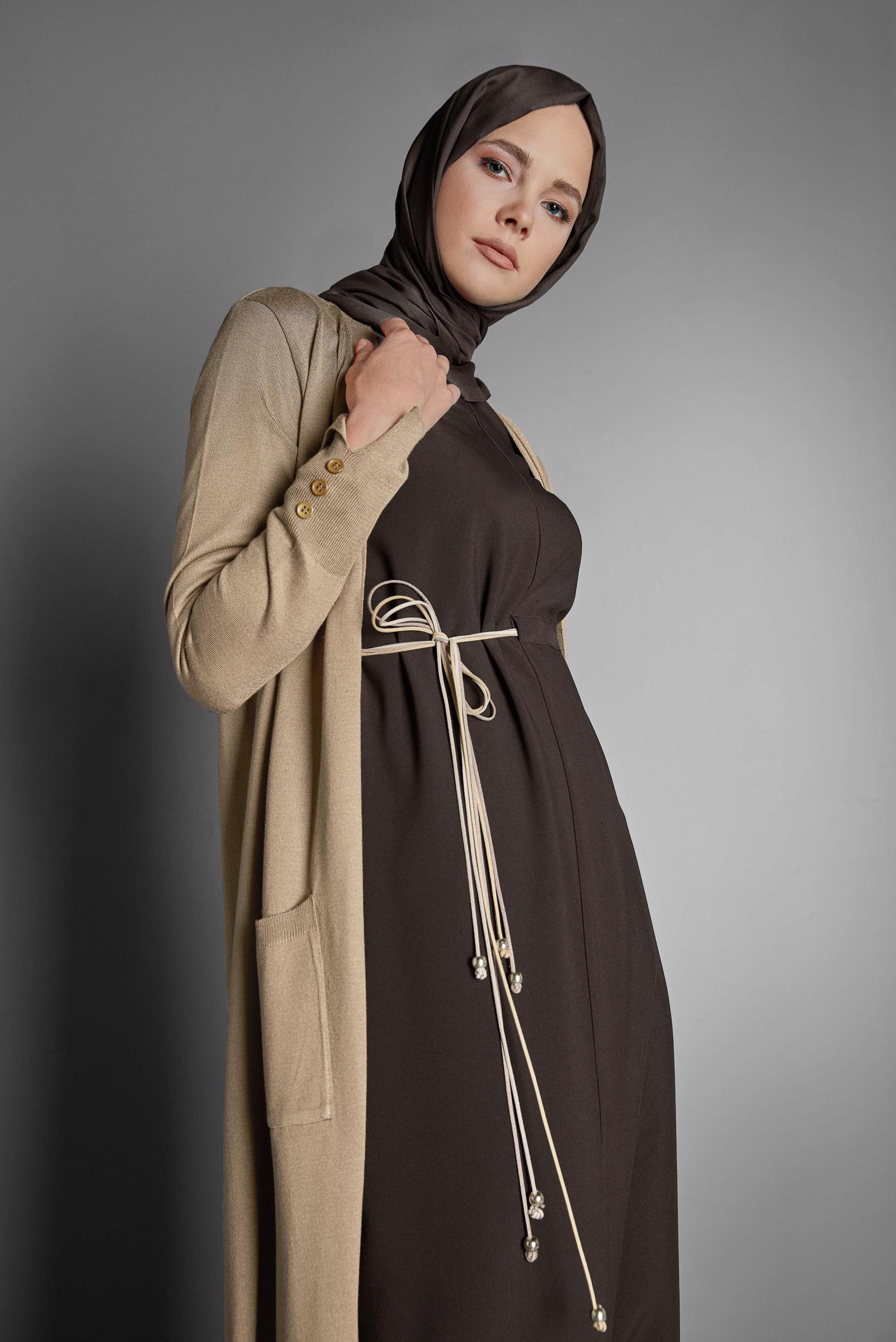 Tesettür giyim KAHVE MANŞETLERİ DÜĞMELİ CEPLİ TRİKO HIRKA 40044 