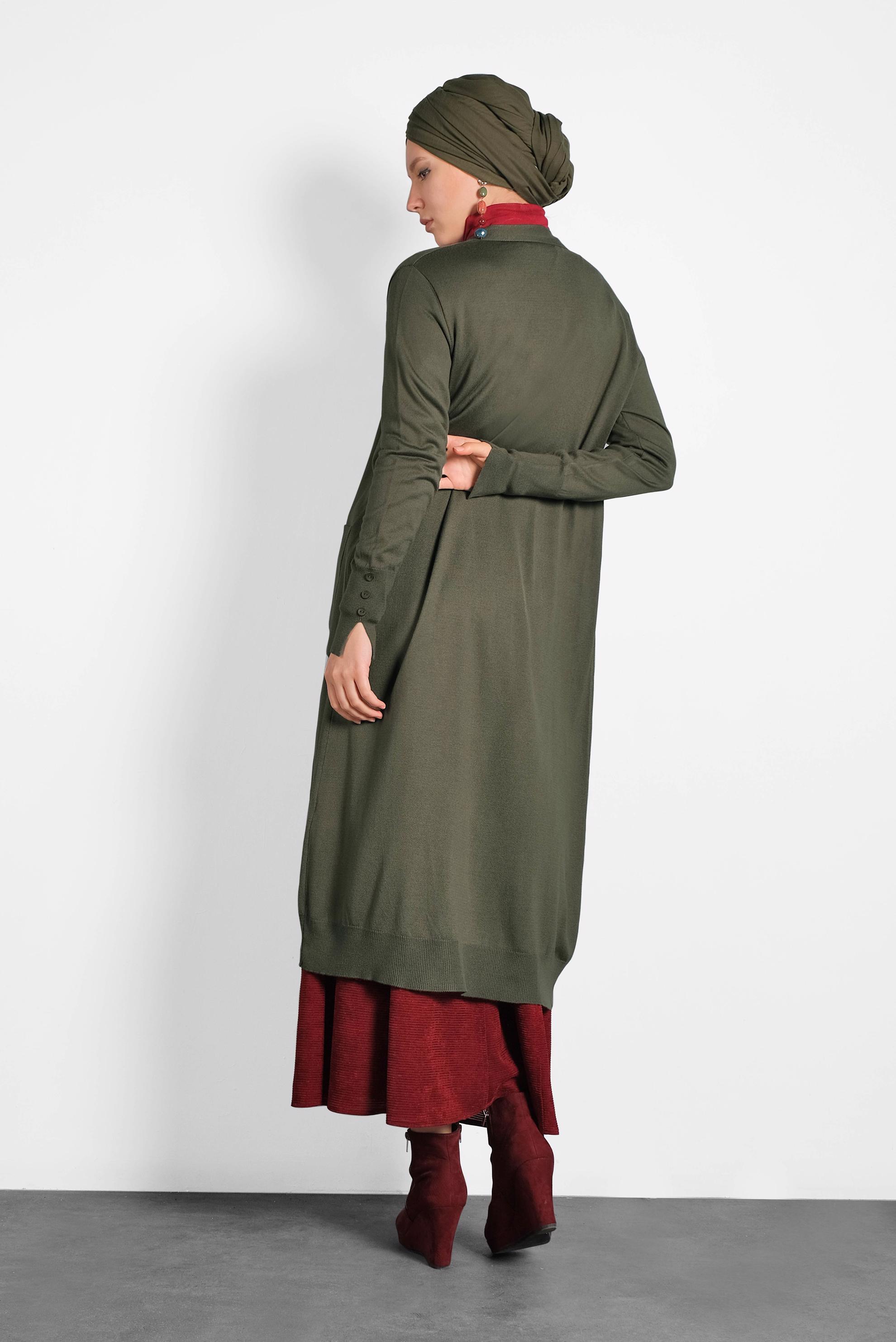 Tesettür giyim HAKİ MANŞETLERİ DÜĞMELİ CEPLİ TRİKO HIRKA 40044 