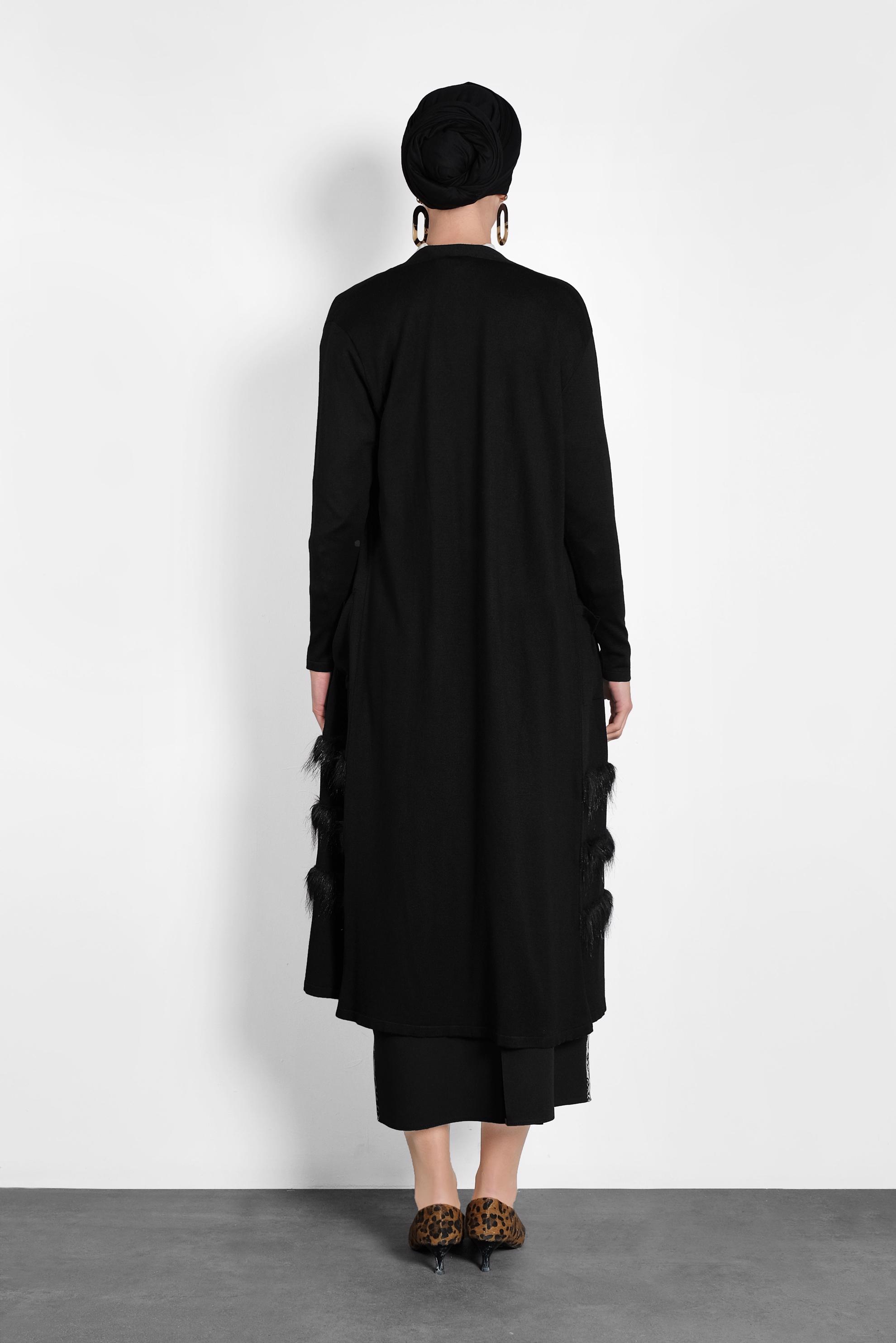 Tesettür giyim SİYAH ETEĞİ KÜRKLÜ TRİKO HIRKA 40045