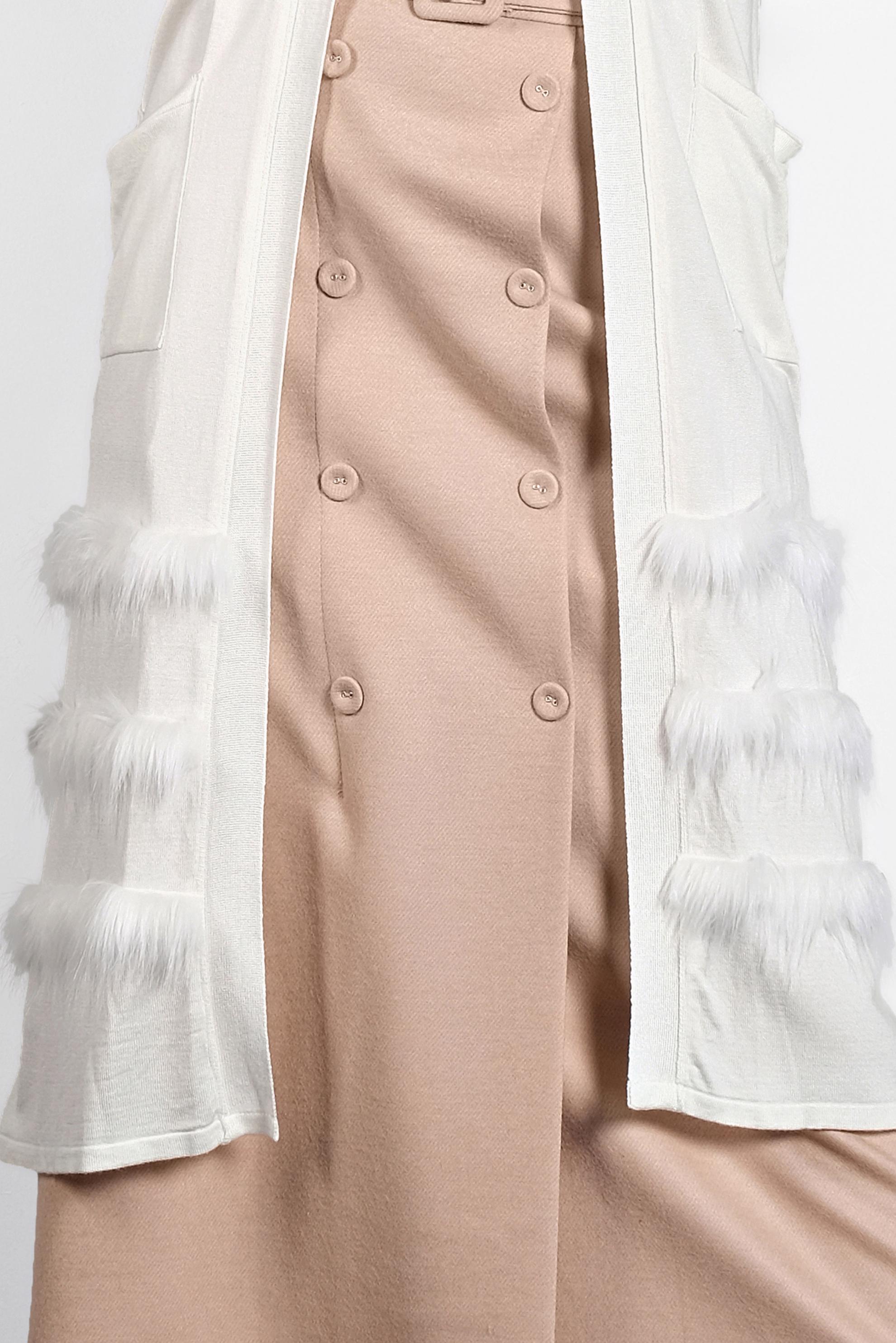 Tesettür giyim BEYAZ ETEĞİ KÜRKLÜ TRİKO HIRKA 40045