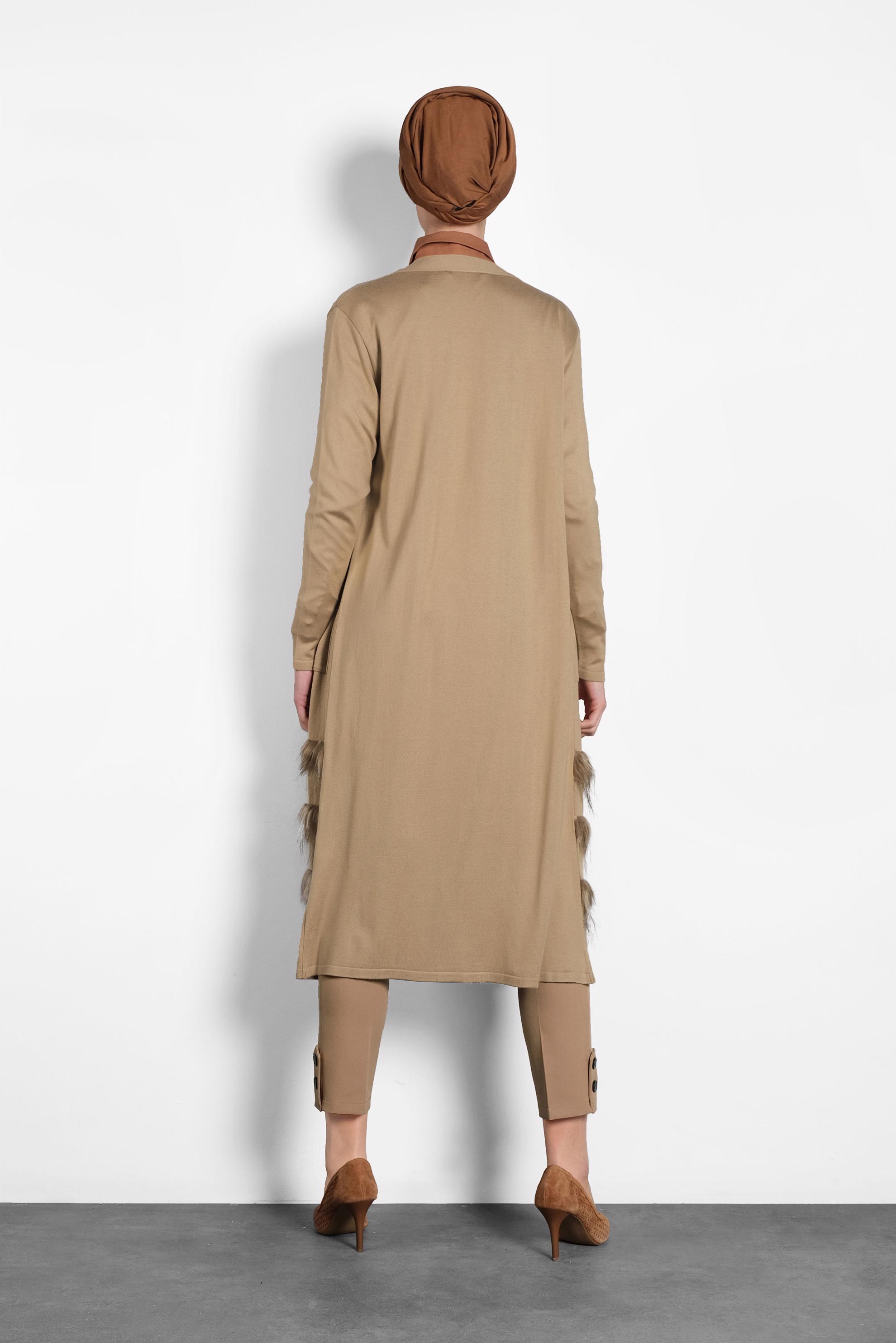 Tesettür giyim KAHVE ETEĞİ KÜRKLÜ TRİKO HIRKA 40045