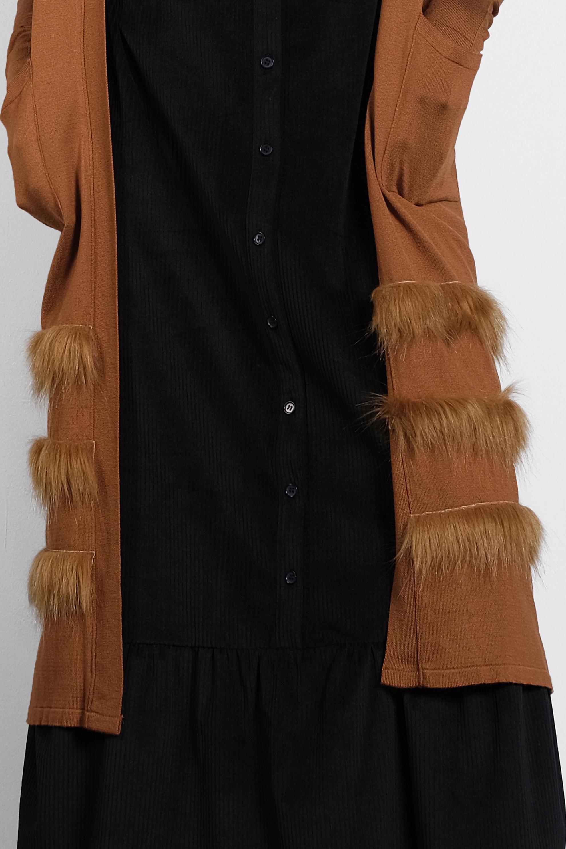 Tesettür giyim TABA ETEĞİ KÜRKLÜ TRİKO HIRKA 40045