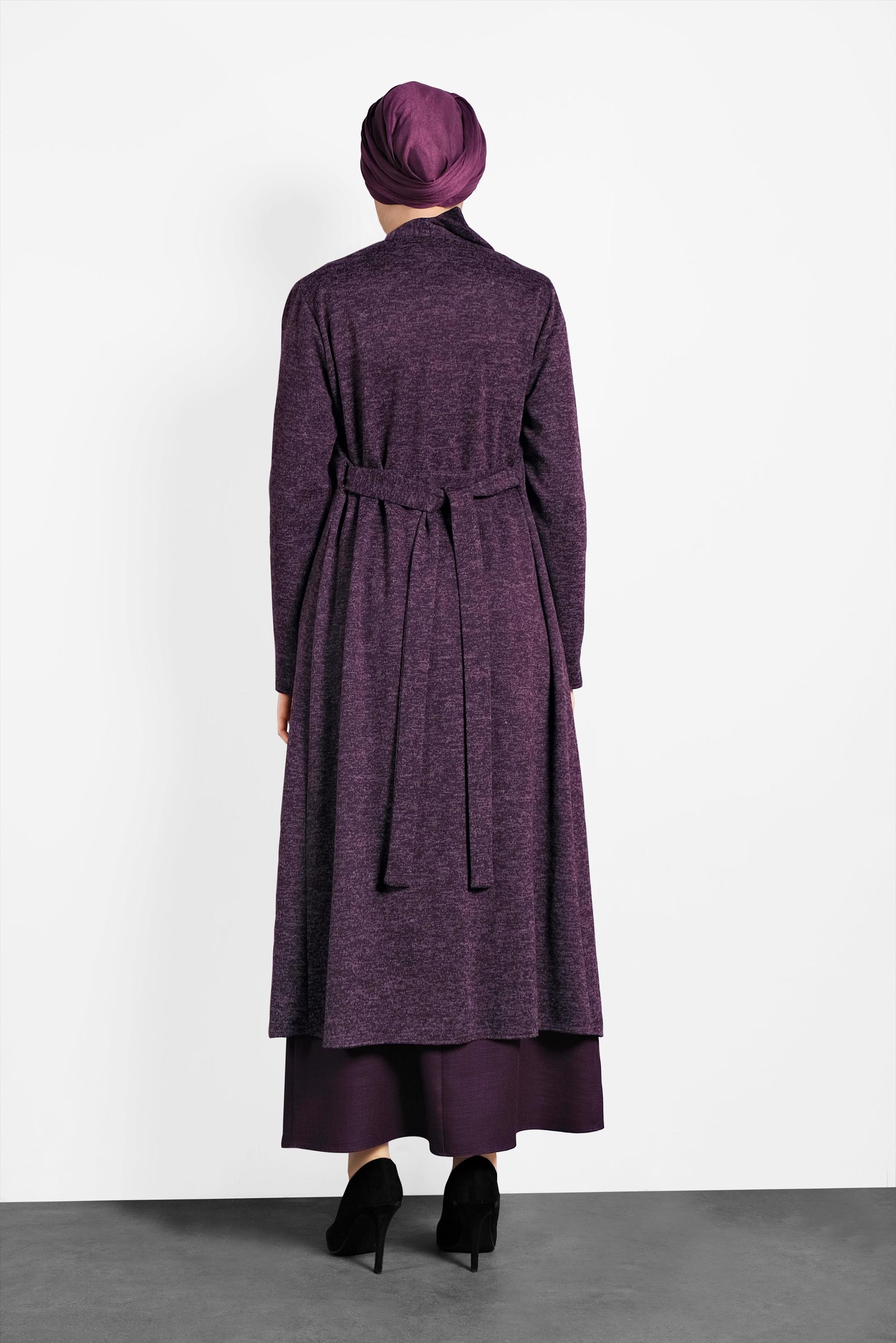 Tesettür giyim MOR YAKASI İŞLEMELİ KUŞAKLI HIRKA 40189 