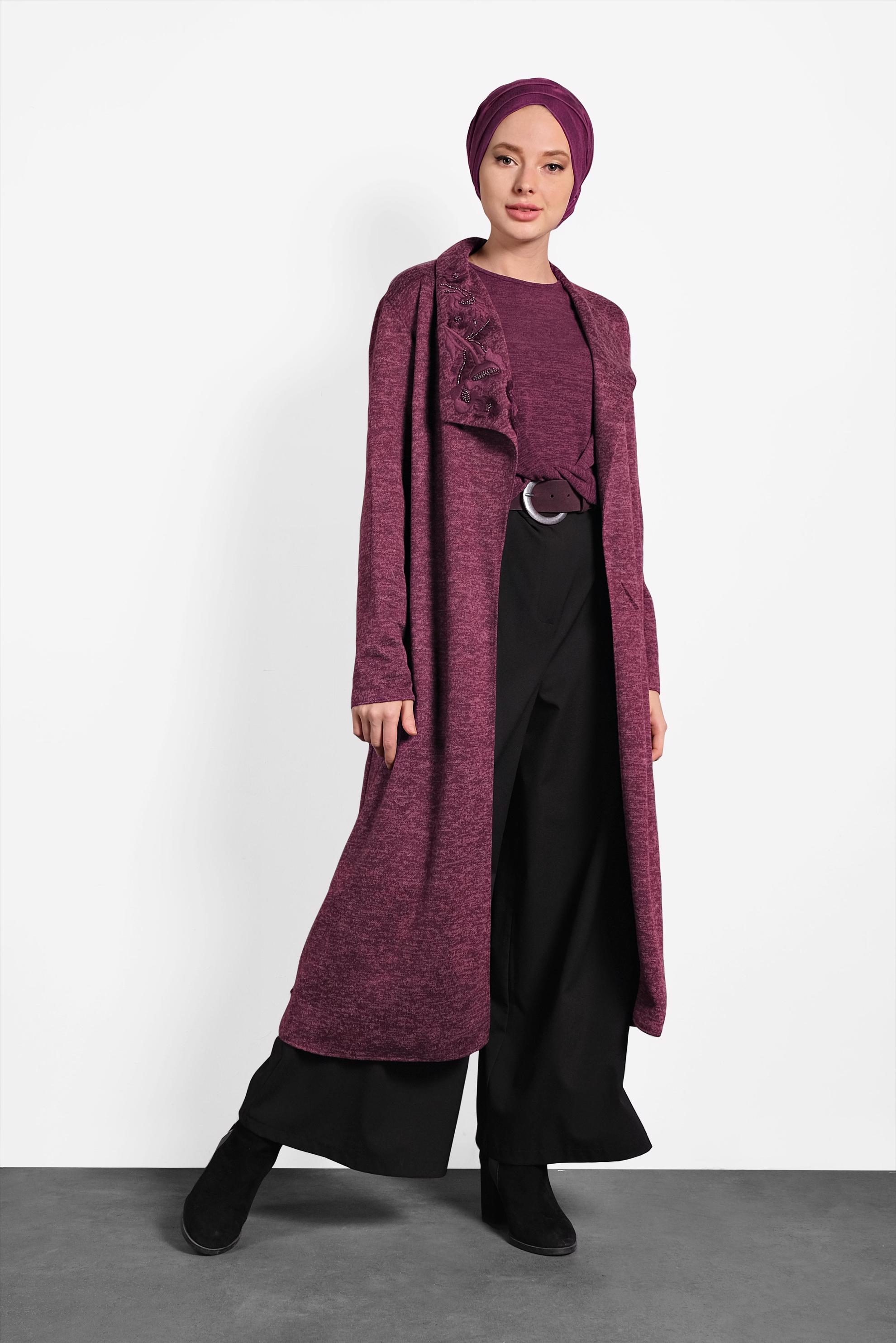 Tesettür giyim BORDO YAKASI İŞLEMELİ KUŞAKLI HIRKA 40189 