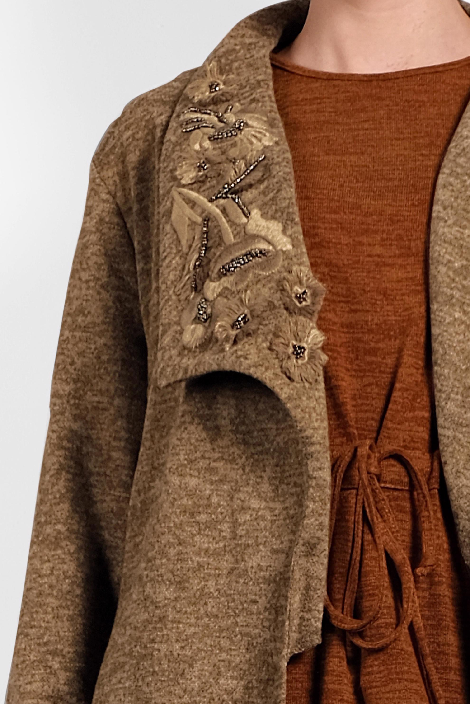 Tesettür giyim KAHVE YAKASI İŞLEMELİ KUŞAKLI HIRKA 40189 