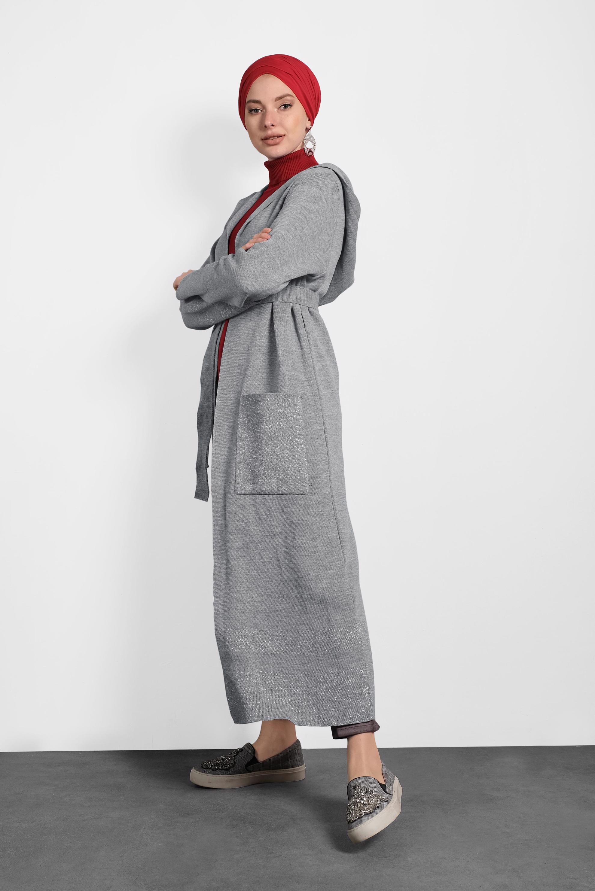 Tesettür giyim GRİ KAPÜŞONLU KUŞAKLI HIRKA 40276 