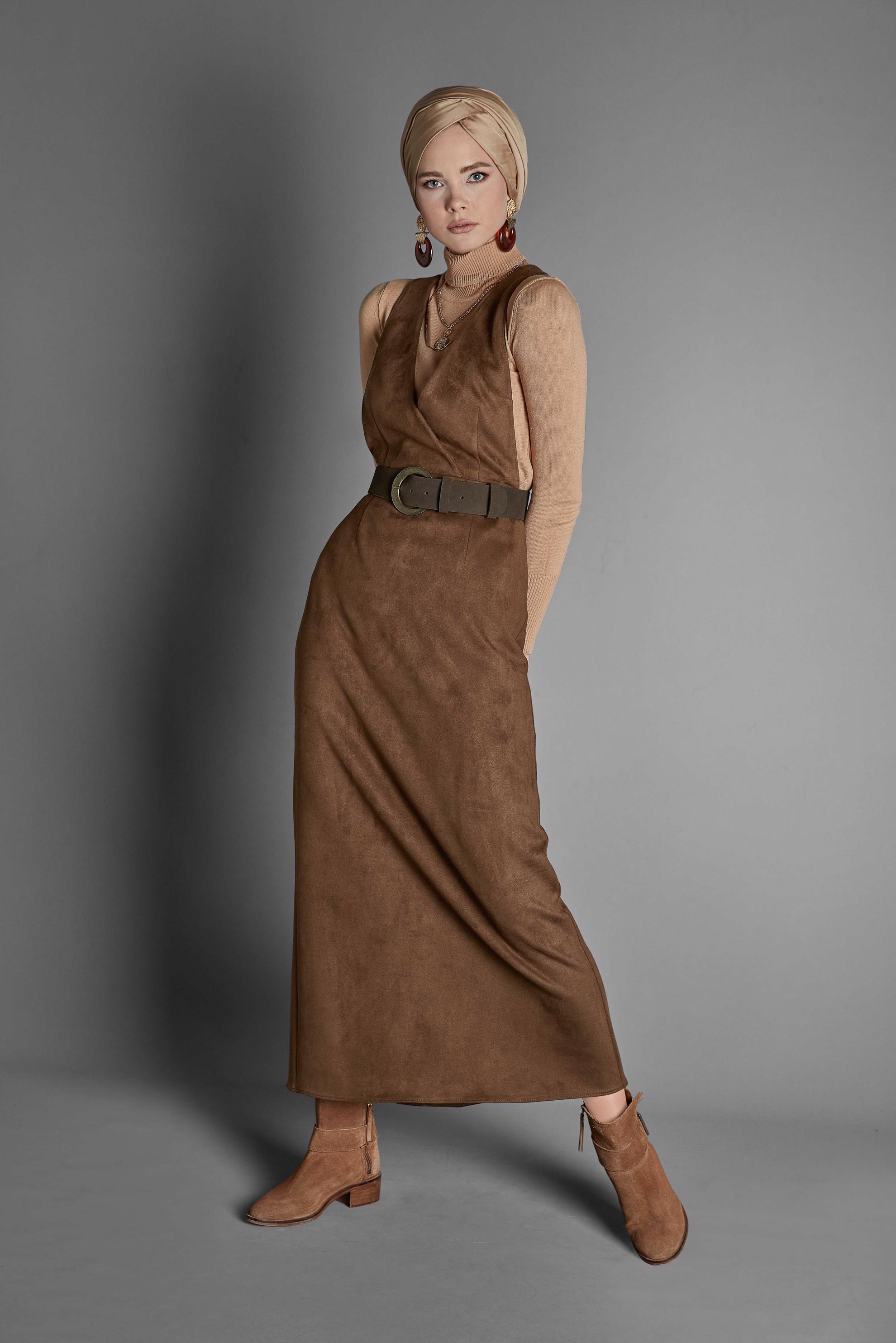 Tesettür giyim KAHVE KEMERLİ SÜET JİLE ELBİSE 40292