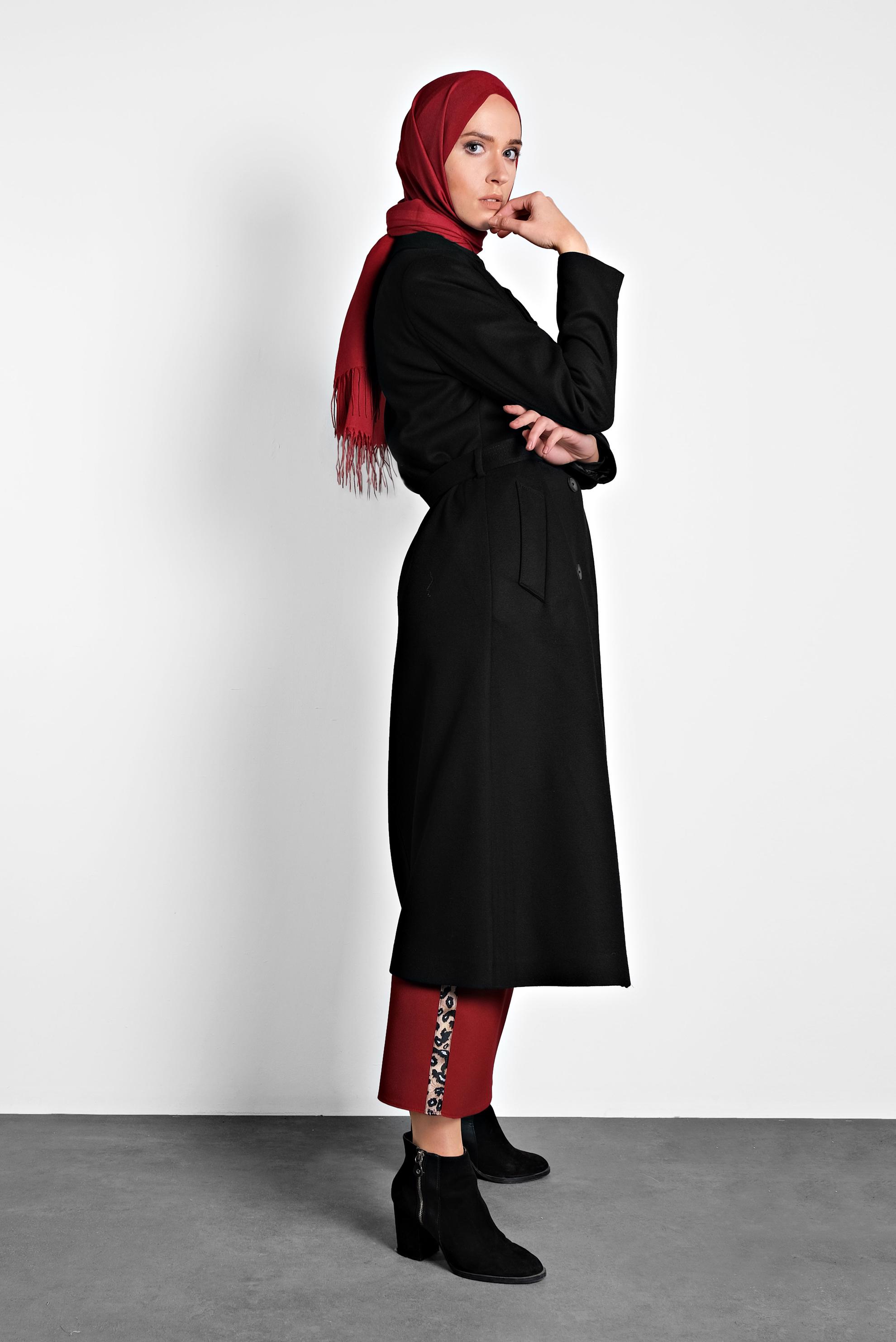 Tesettür giyim SİYAH DÜĞMELİ KEMERLİ KAŞE KABAN 90003