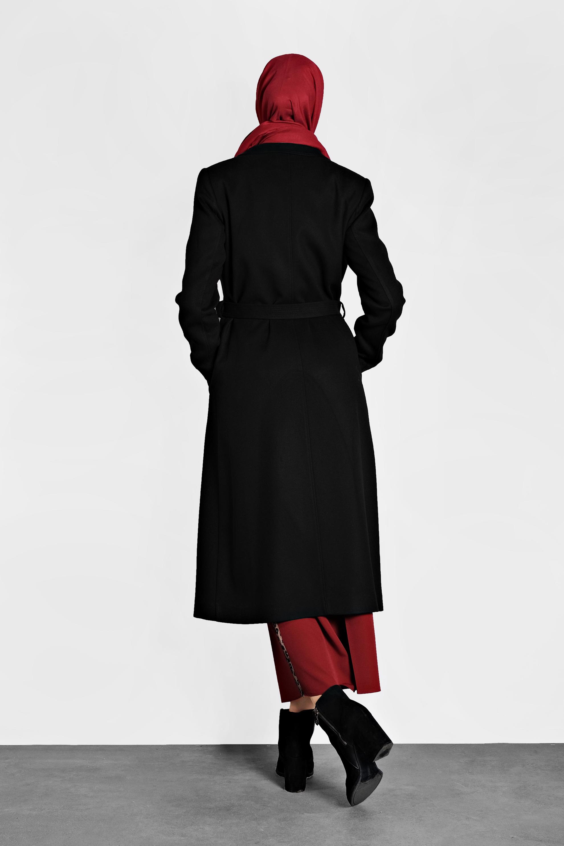 Tesettür giyim SİYAH DÜĞMELİ KEMERLİ KAŞE KABAN 90003