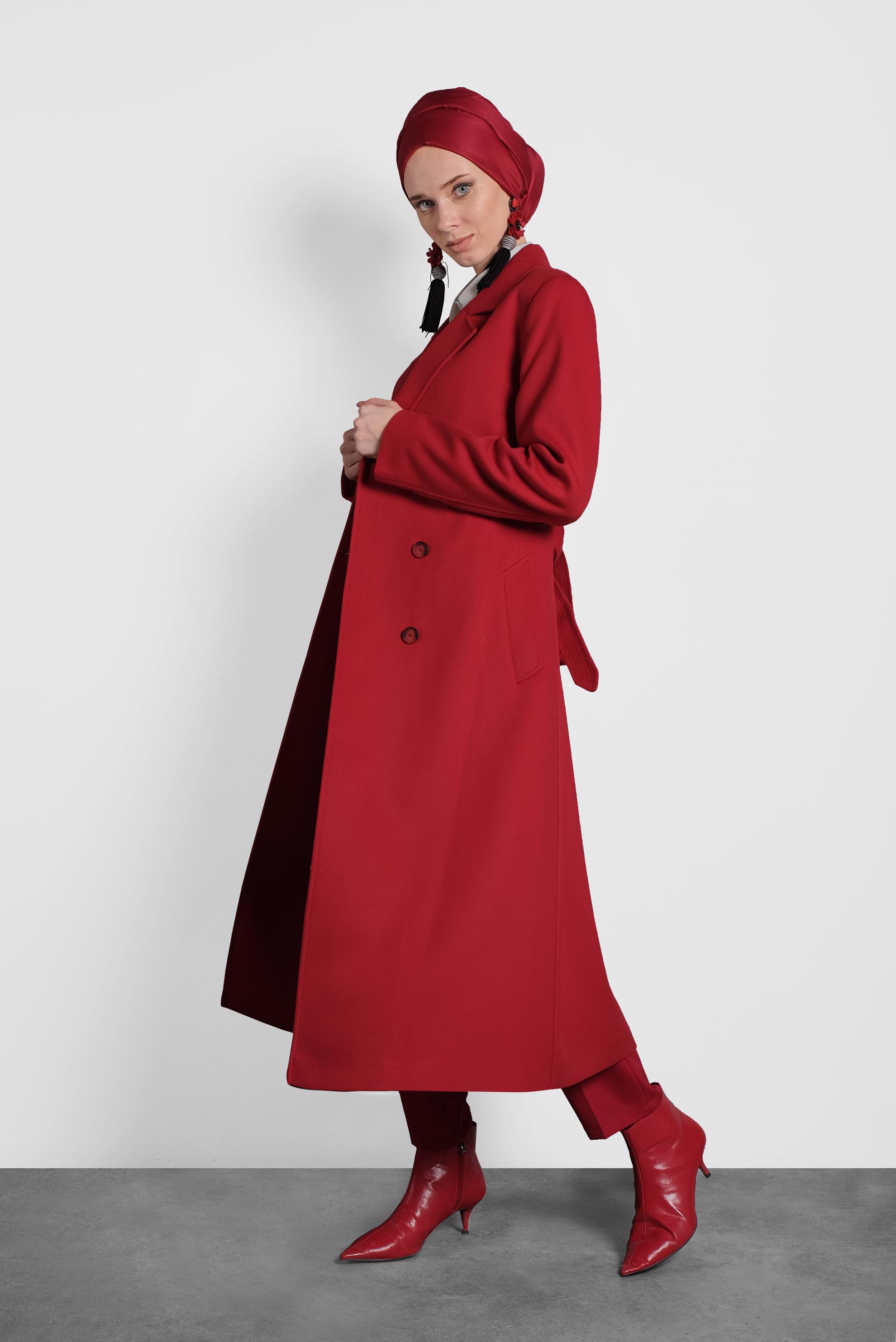 Tesettür giyim KIRMIZI DÜĞMELİ KEMERLİ KAŞE KABAN 90003