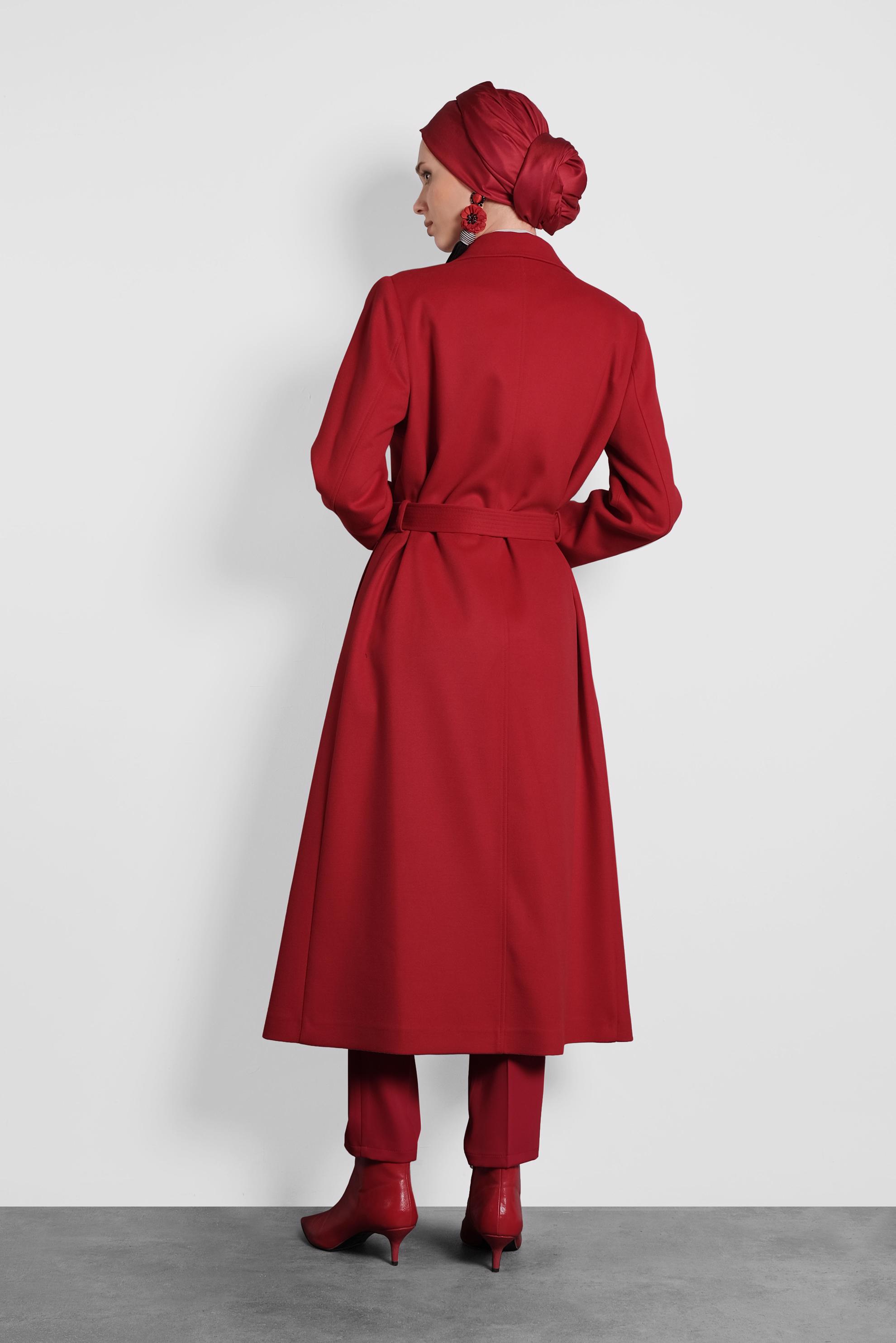 Tesettür giyim KIRMIZI DÜĞMELİ KEMERLİ KAŞE KABAN 90003