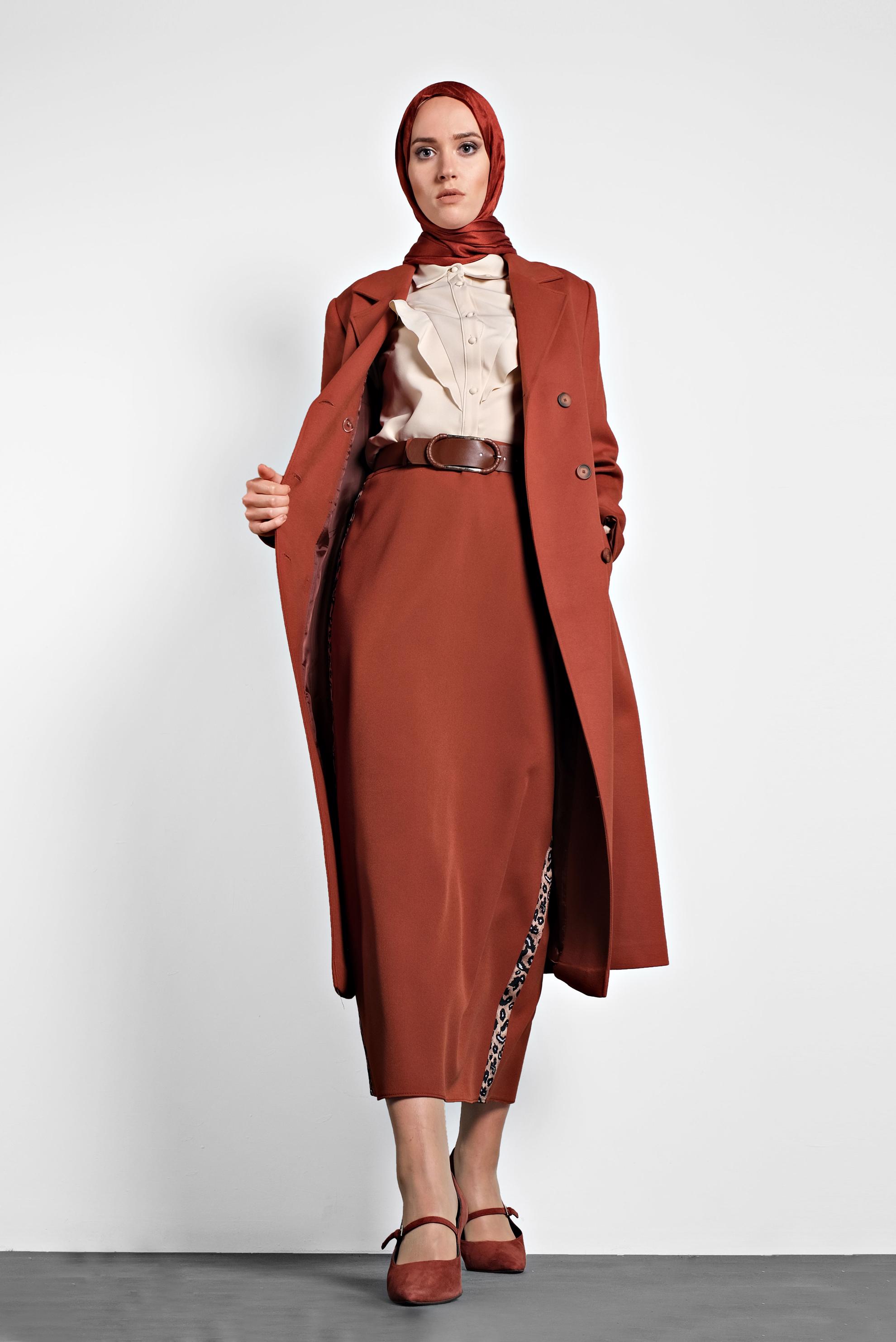 Tesettür giyim TURUNCU DÜĞMELİ KEMERLİ KAŞE KABAN 90003