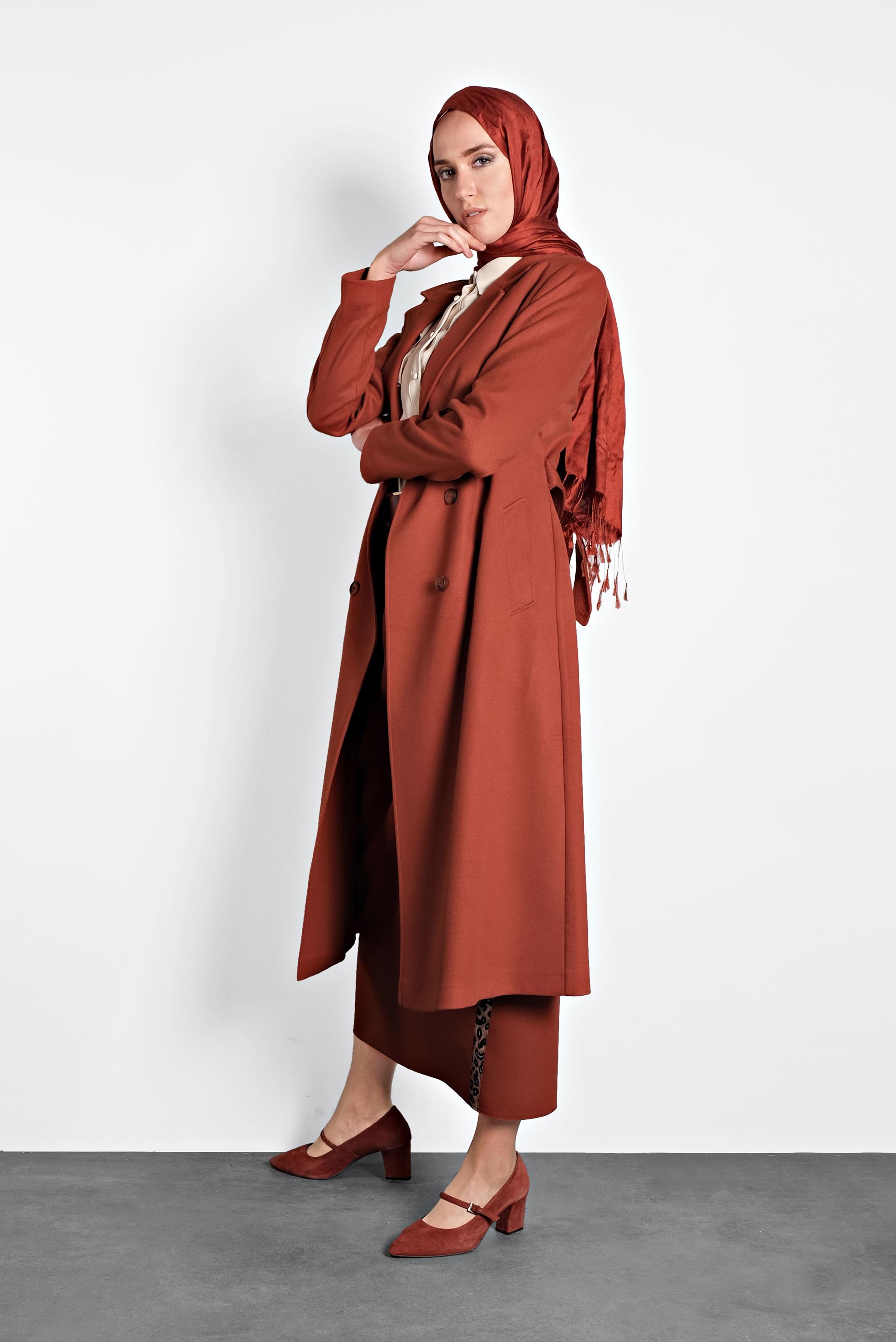 Tesettür giyim TURUNCU DÜĞMELİ KEMERLİ KAŞE KABAN 90003