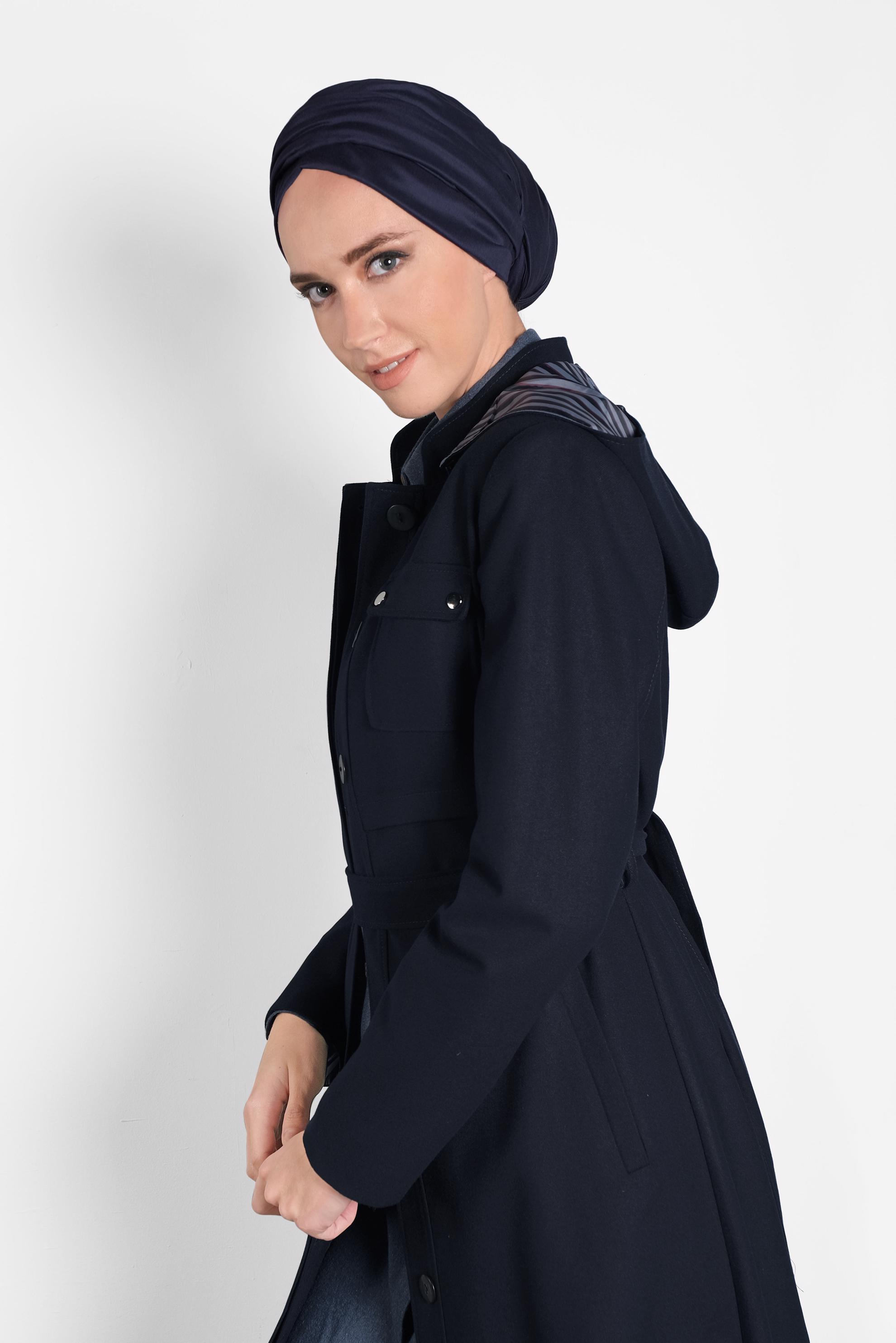 Tesettür giyim LACİVERT KAPÜŞONLU KUŞAKLI KABAN 90007 