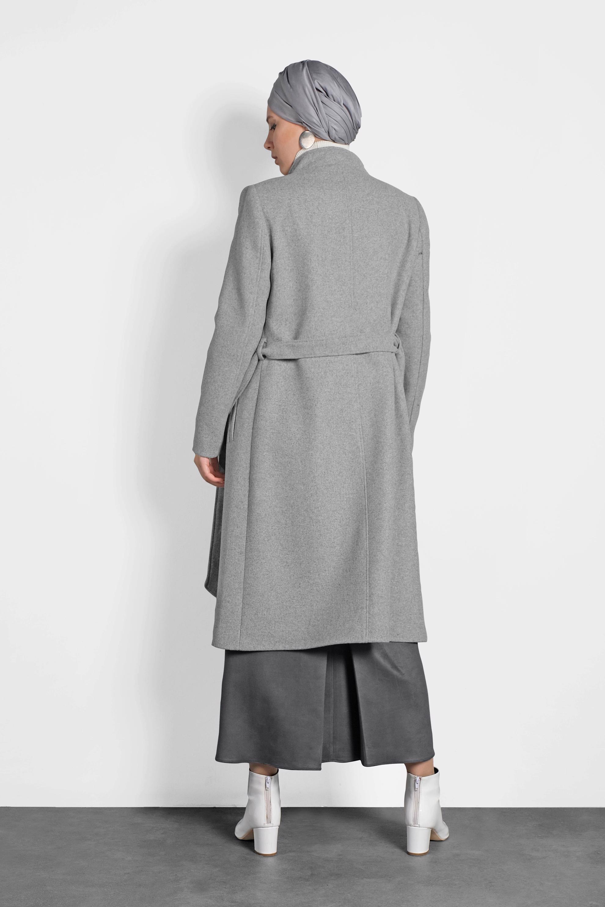 Tesettür giyim GRİ HAKİM YAKA KUŞAKLI KABAN 90009 