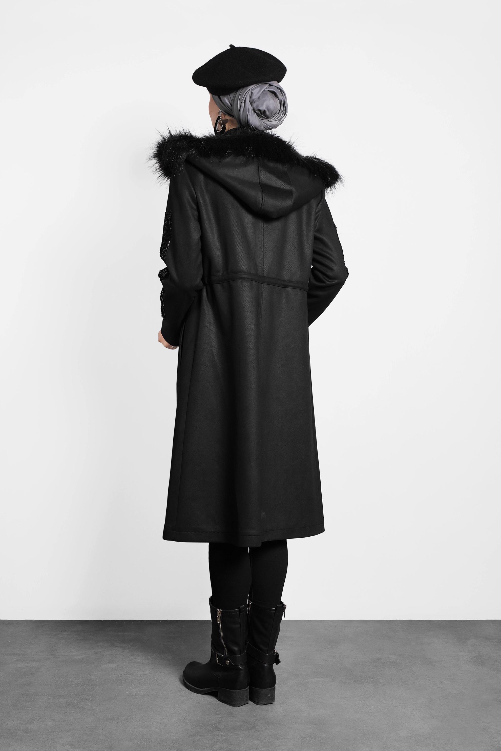 Tesettür giyim SİYAH KOLLARI PUL PAYET KÜRKLÜ KAPÜŞONLU GABARDİN KABAN 90010 