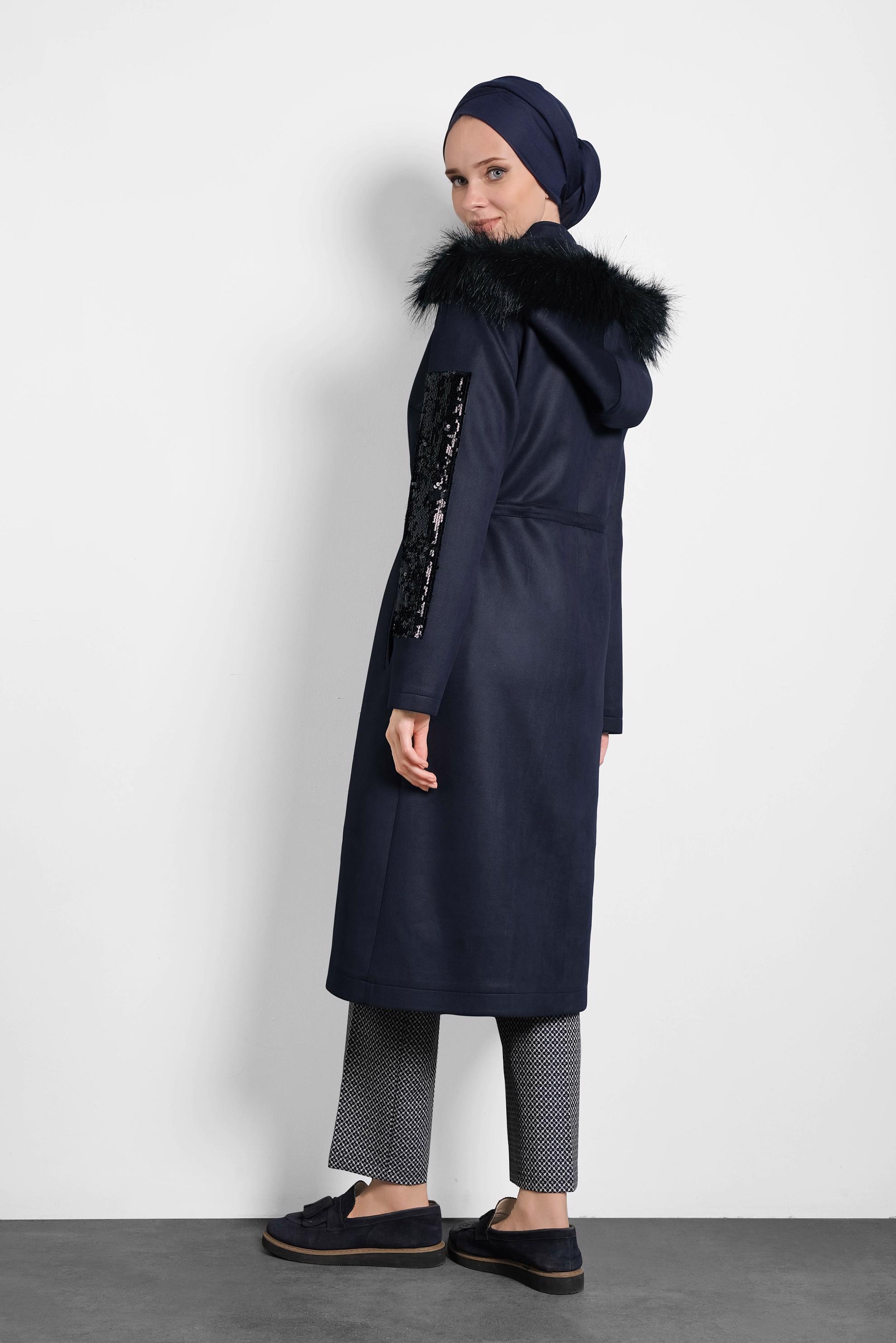 Tesettür giyim LACİVERT KOLLARI PUL PAYET KÜRKLÜ KAPÜŞONLU GABARDİN KABAN 90010 