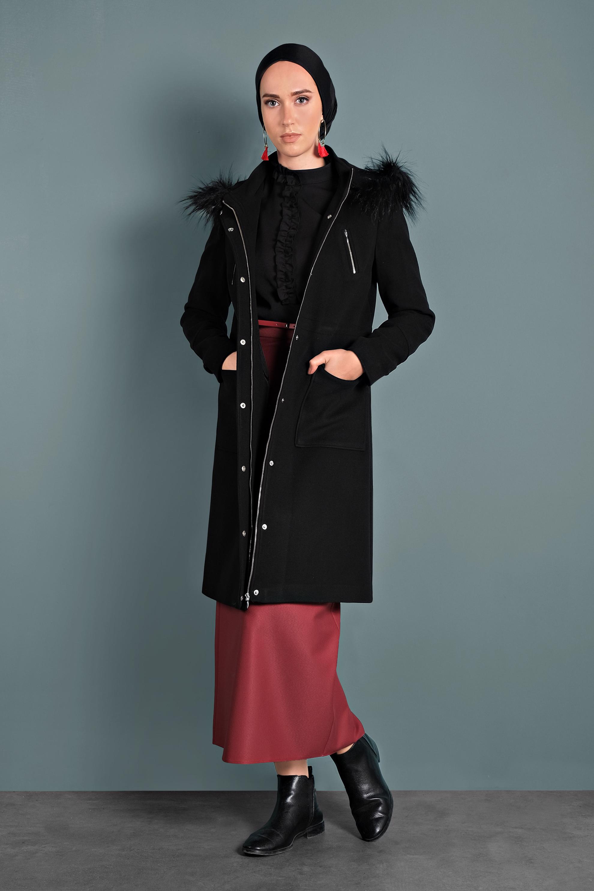 Tesettür giyim SİYAH KAPÜŞONU KÜRKLÜ KABAN 90012