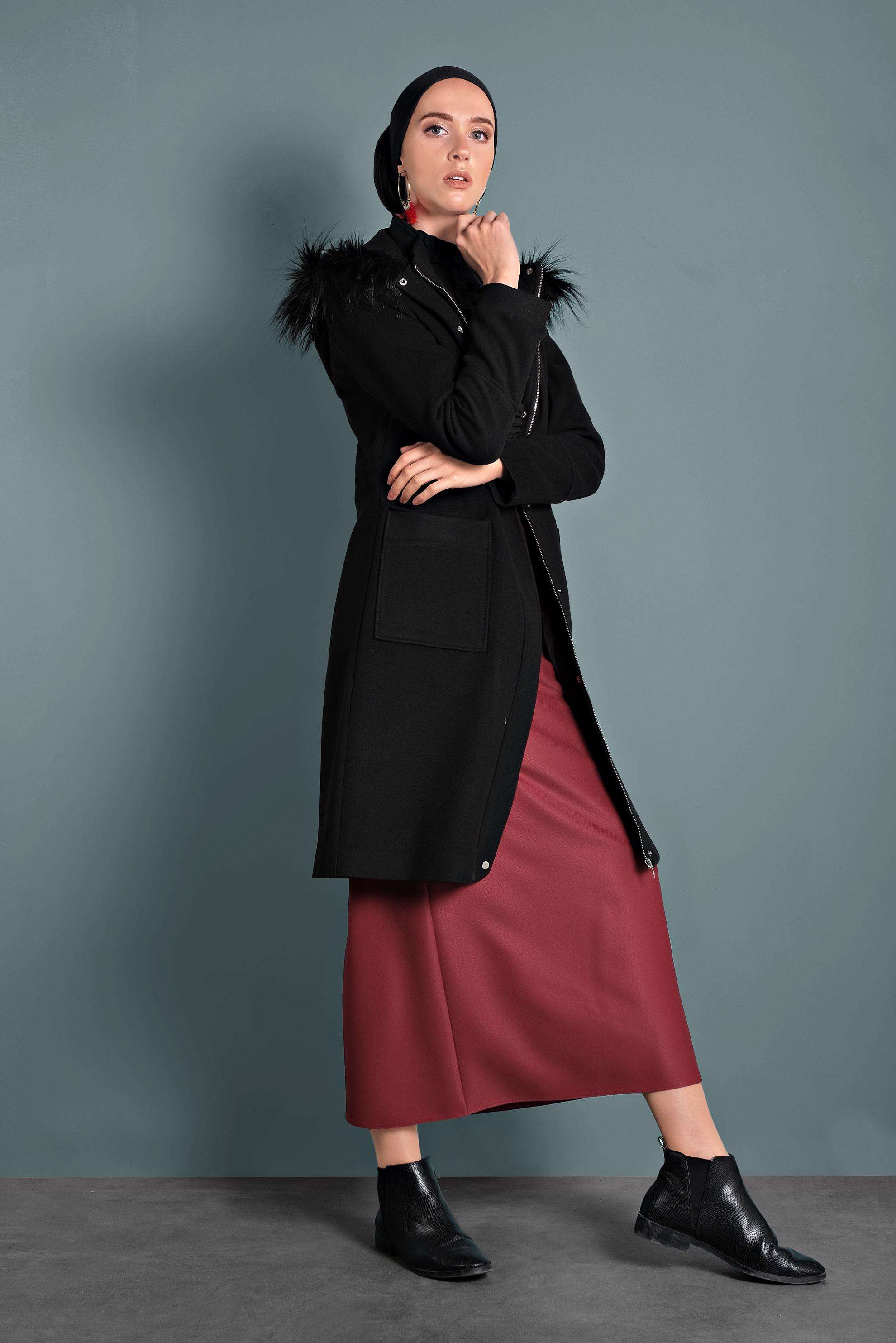 Tesettür giyim SİYAH KAPÜŞONU KÜRKLÜ KABAN 90012