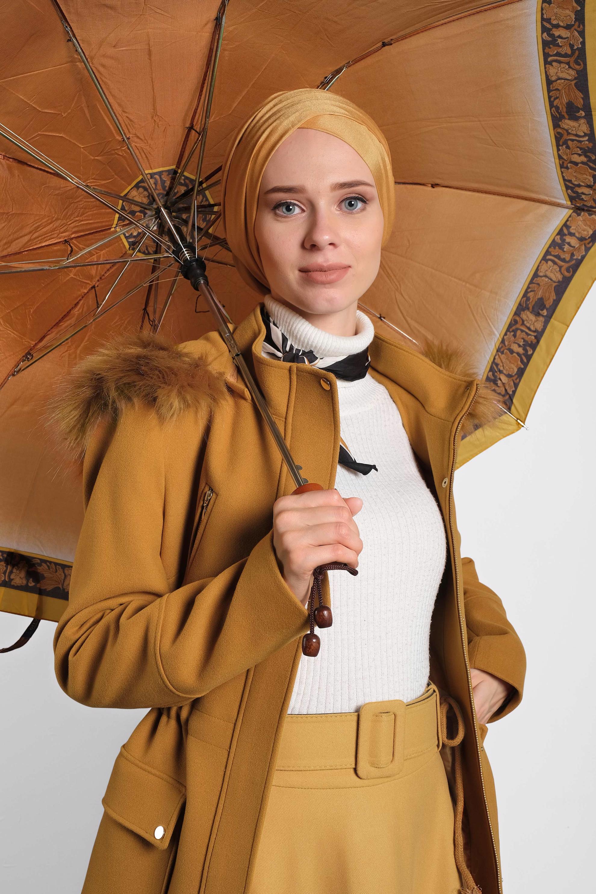 Tesettür giyim SARI KAPÜŞONU KÜRKLÜ KABAN 90012