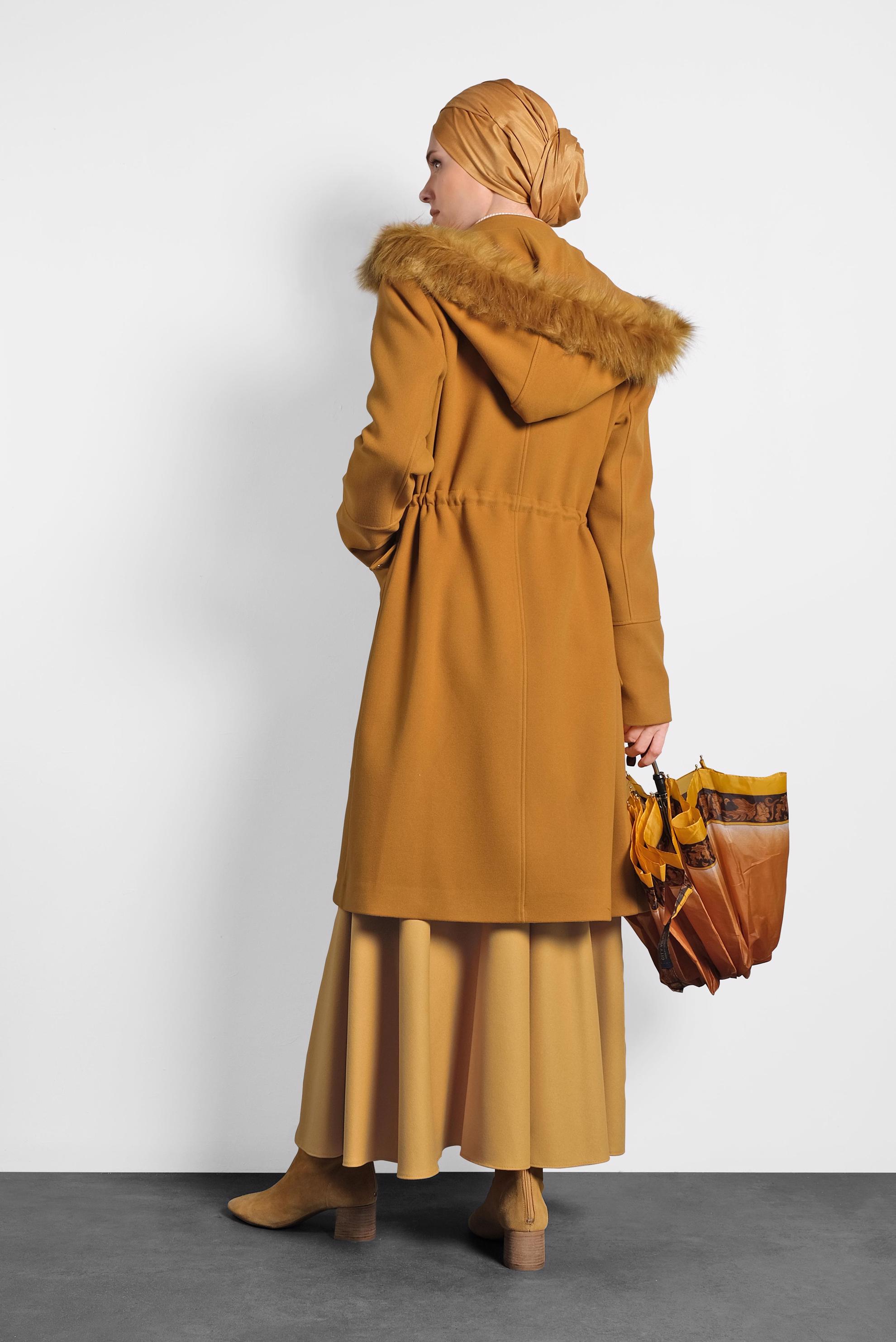 Tesettür giyim SARI KAPÜŞONU KÜRKLÜ KABAN 90012