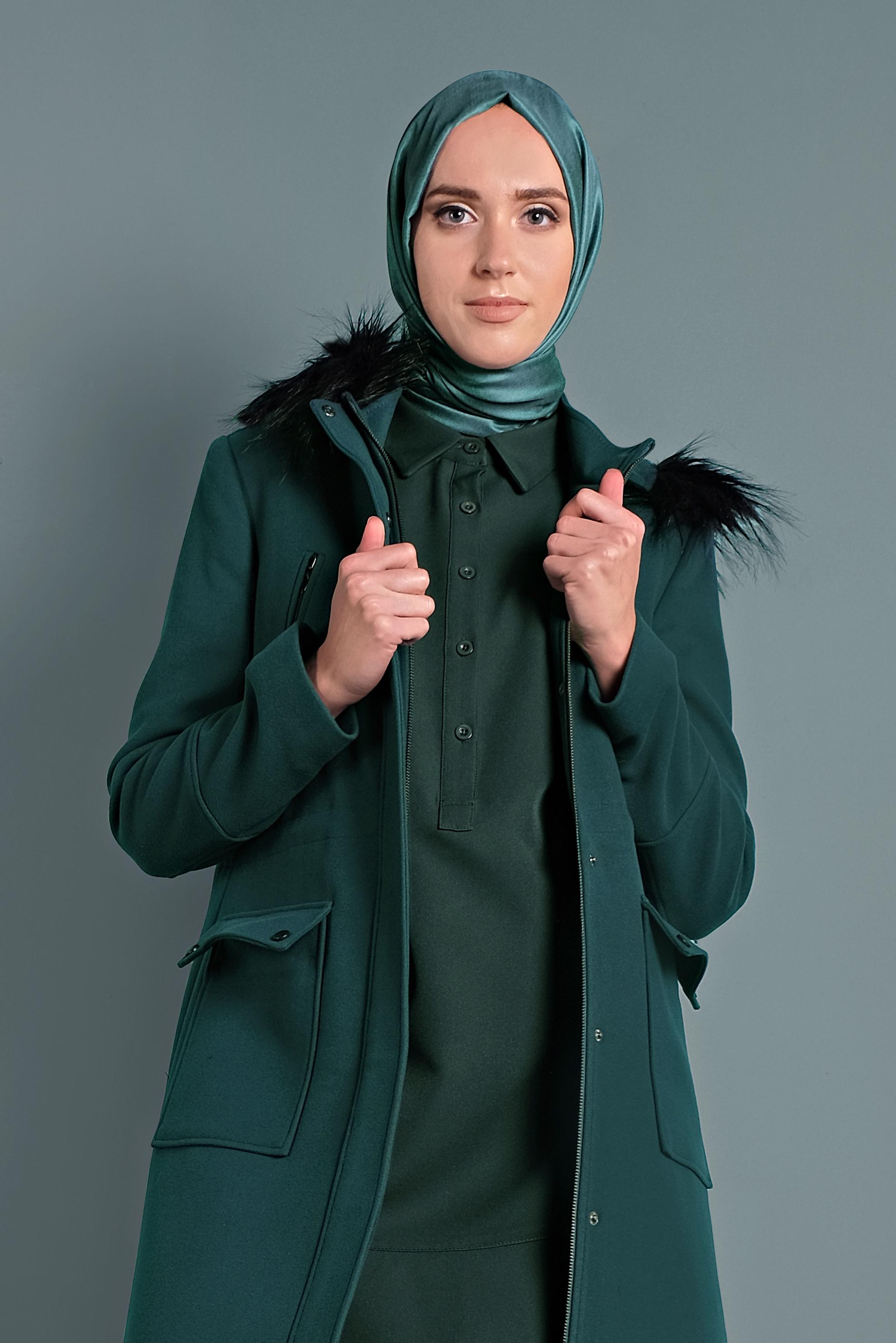 Tesettür giyim MAVİ KAPÜŞONU KÜRKLÜ KABAN 90012