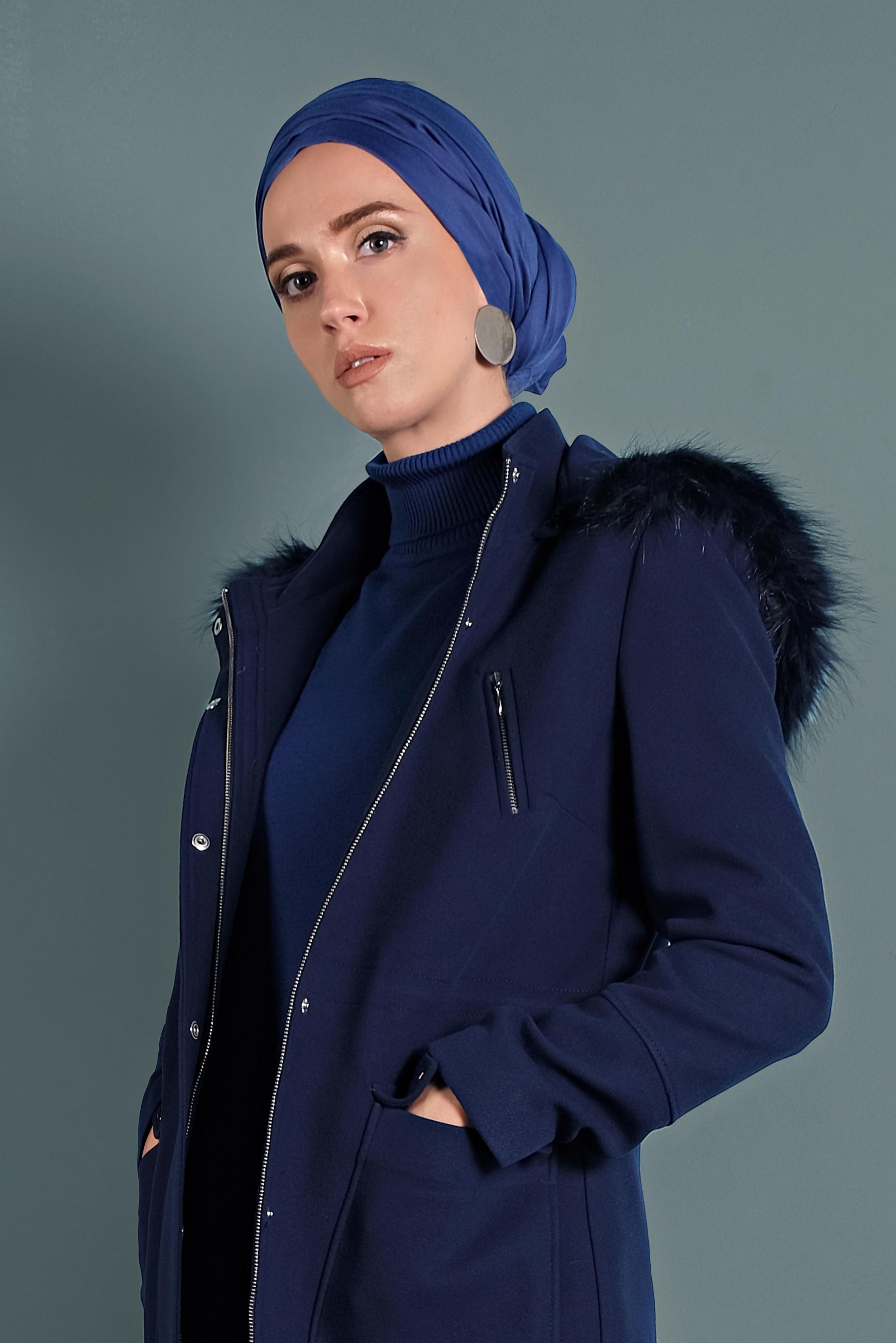 Tesettür giyim MAVİ KAPÜŞONU KÜRKLÜ KABAN 90012