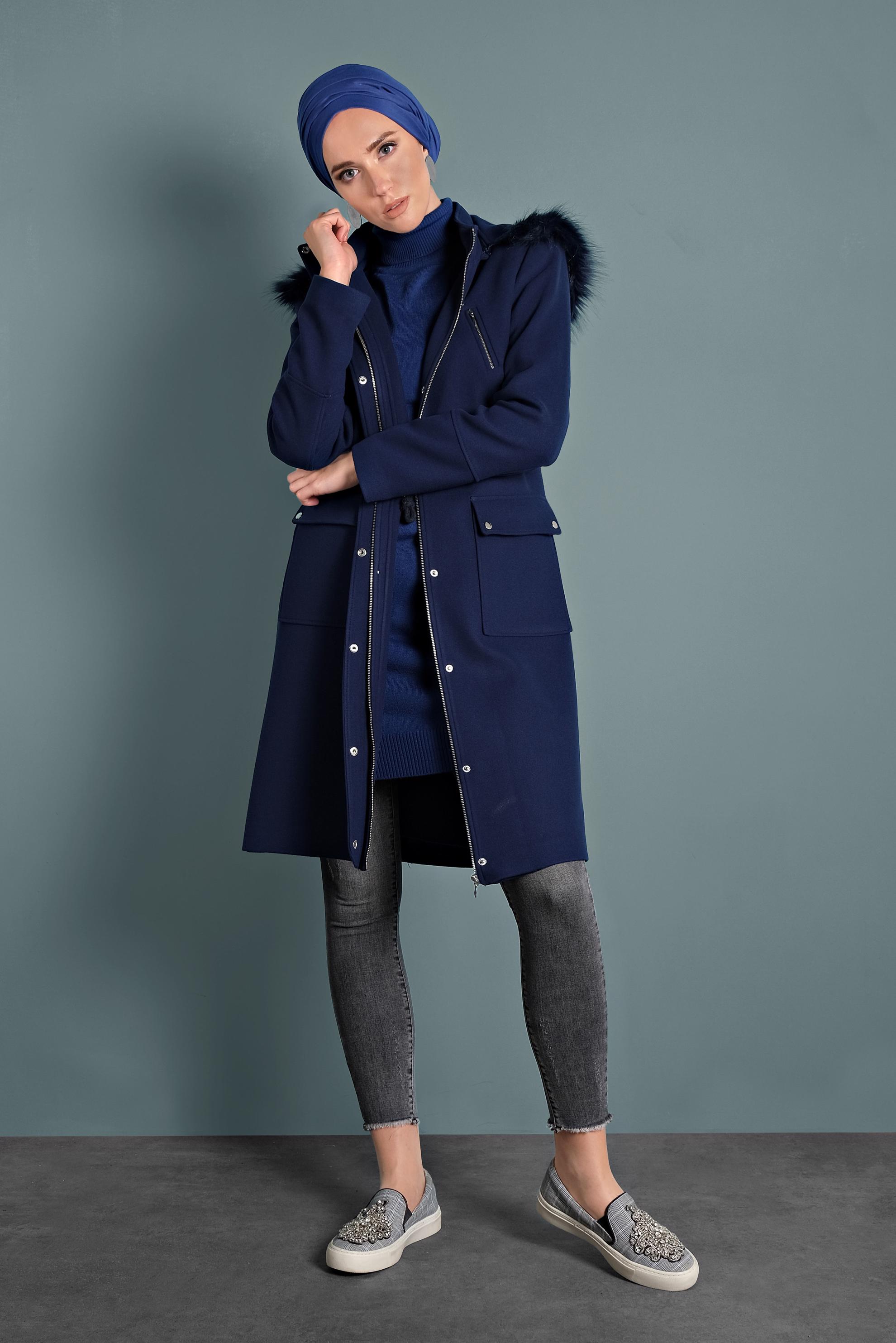 Tesettür giyim MAVİ KAPÜŞONU KÜRKLÜ KABAN 90012