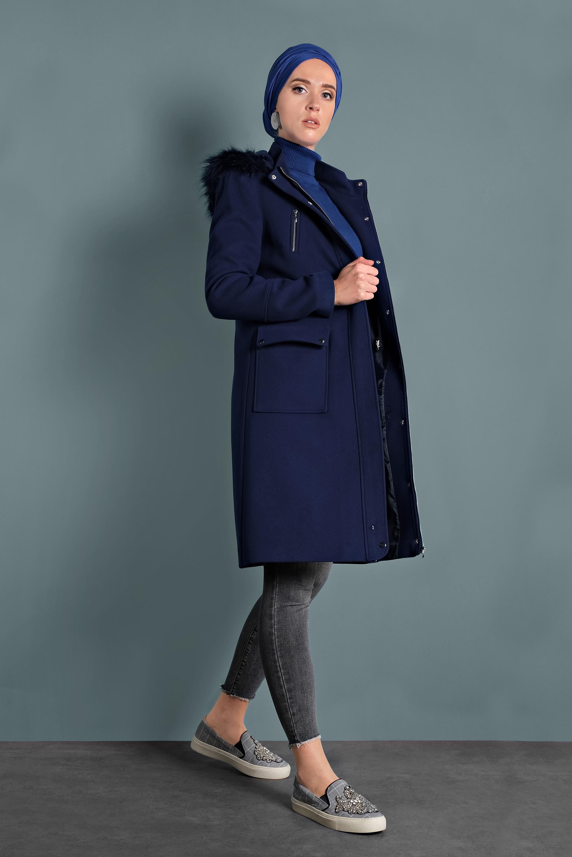 Tesettür giyim MAVİ KAPÜŞONU KÜRKLÜ KABAN 90012